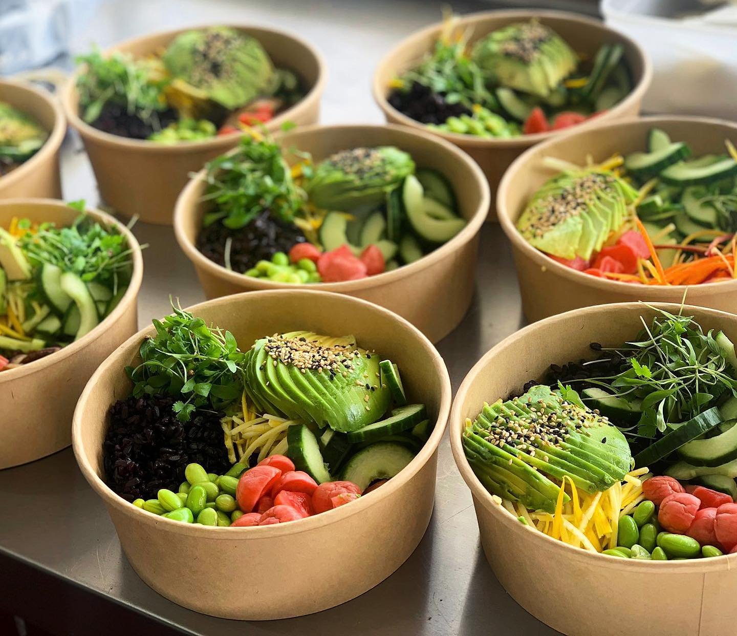 Eating the rainbow on set this Thursday with these beautiful tuna poke bowls! With, pickled radishes, edemame, black rice, avocado and shiso herb mix! It&rsquo;s so satisfying and full of protein, omega 3s, slow release carbs and phytonutrients! 🌈 H