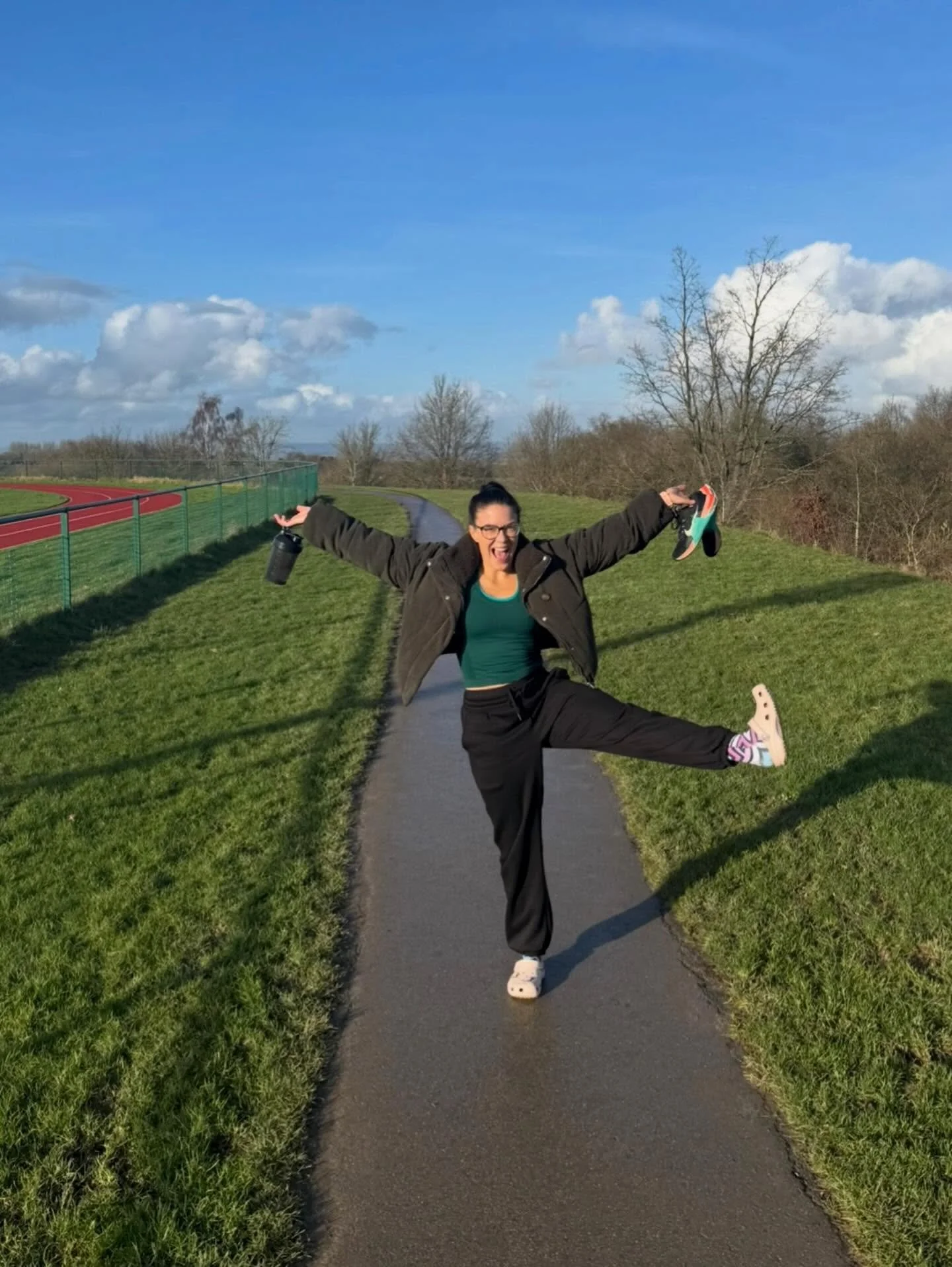 Week 4/52 Wrap Up ✨

Another week of fitness, food &amp; adventures. We will share the air fryer cookie recipe on stories 🤤

1. Post workout endorphins &amp; some rare blue skies ☀️ 
2. Spanish squats - have you tried these? 
3. Elite snacks 🥚 
4/5