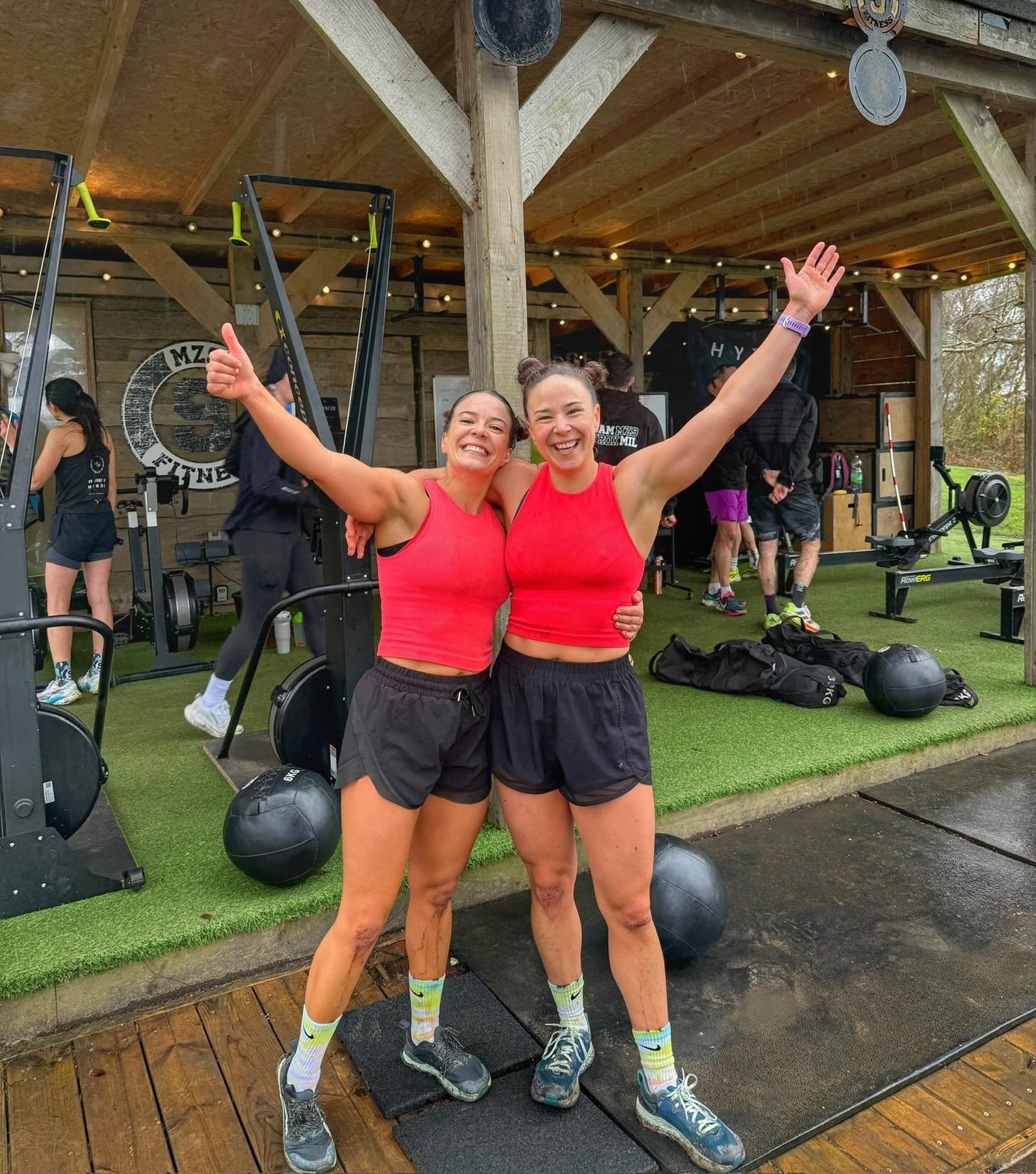 Weekly Wrap Up 8/52 ✨

1. Completed a Hyrox Simulation @mz9_fitness 
2. Espresso time 
3. Morning Workout ft. Air bike 🥵
4. Sauna &amp; cold plunge @the_hot_box_co 
5. Breakfast bowls 🍓
6/7. Some Hyrox Sim footage (realised we haven&rsquo;t done a 