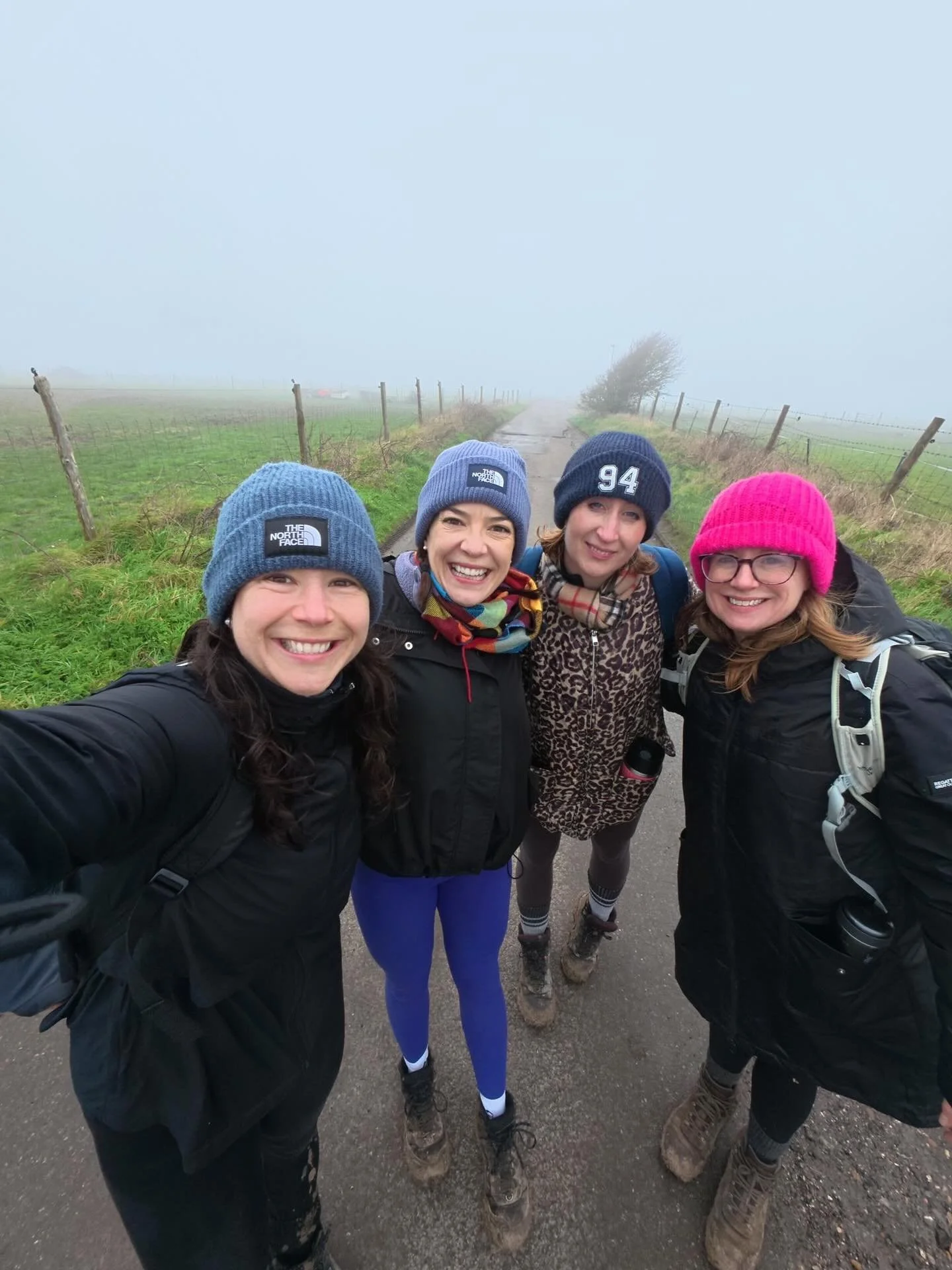 Weekly Wrap Up 9/52 ✨

1. Girls Hike 💙 (should have posted last week) 
2. Deadlift Day! 
3. Homemade bread 
4. Morning run after FIT Pilates class 🧘🏻&zwj;♀️🏃🏻&zwj;♀️ 
5. Spring is here 🌸 
5. Games night at Rosie&rsquo;s (have you ever played Gh