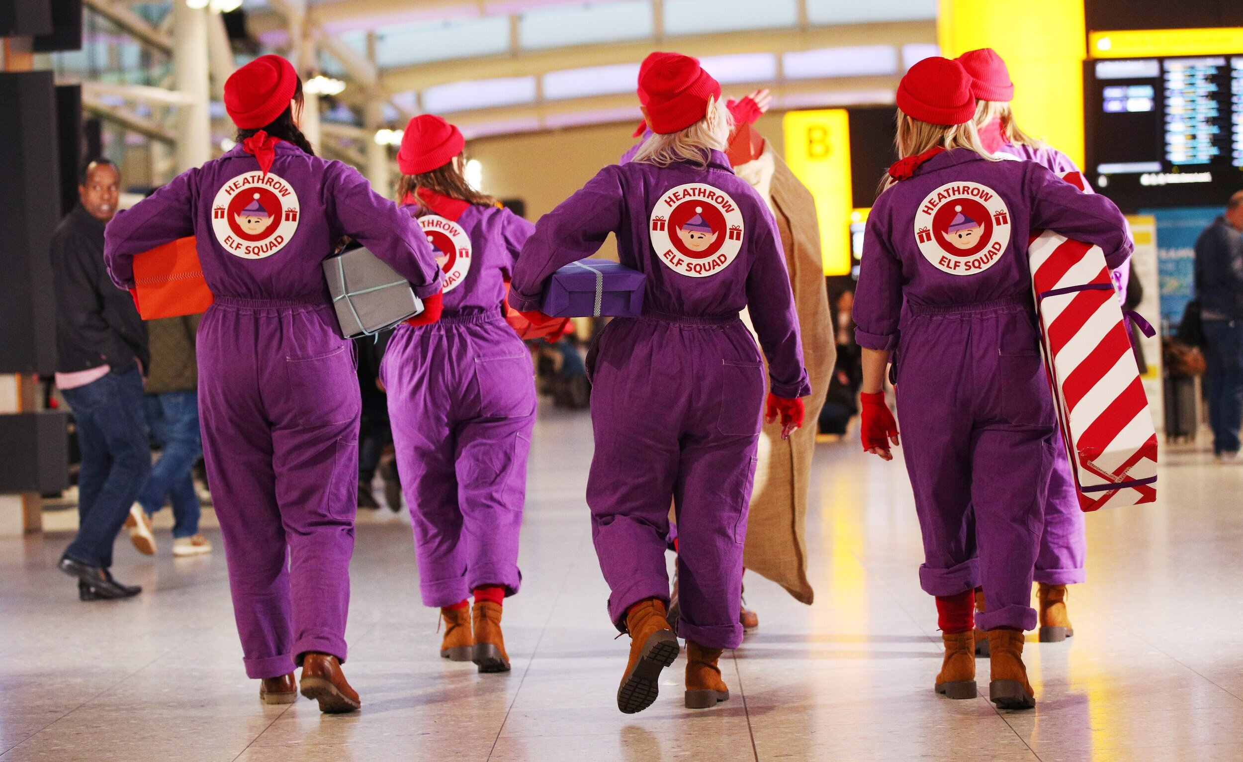 Heathrow+Christmas+Elf+Squad_in+terminal_backs_for+Monday+2+December+2019.jpg
