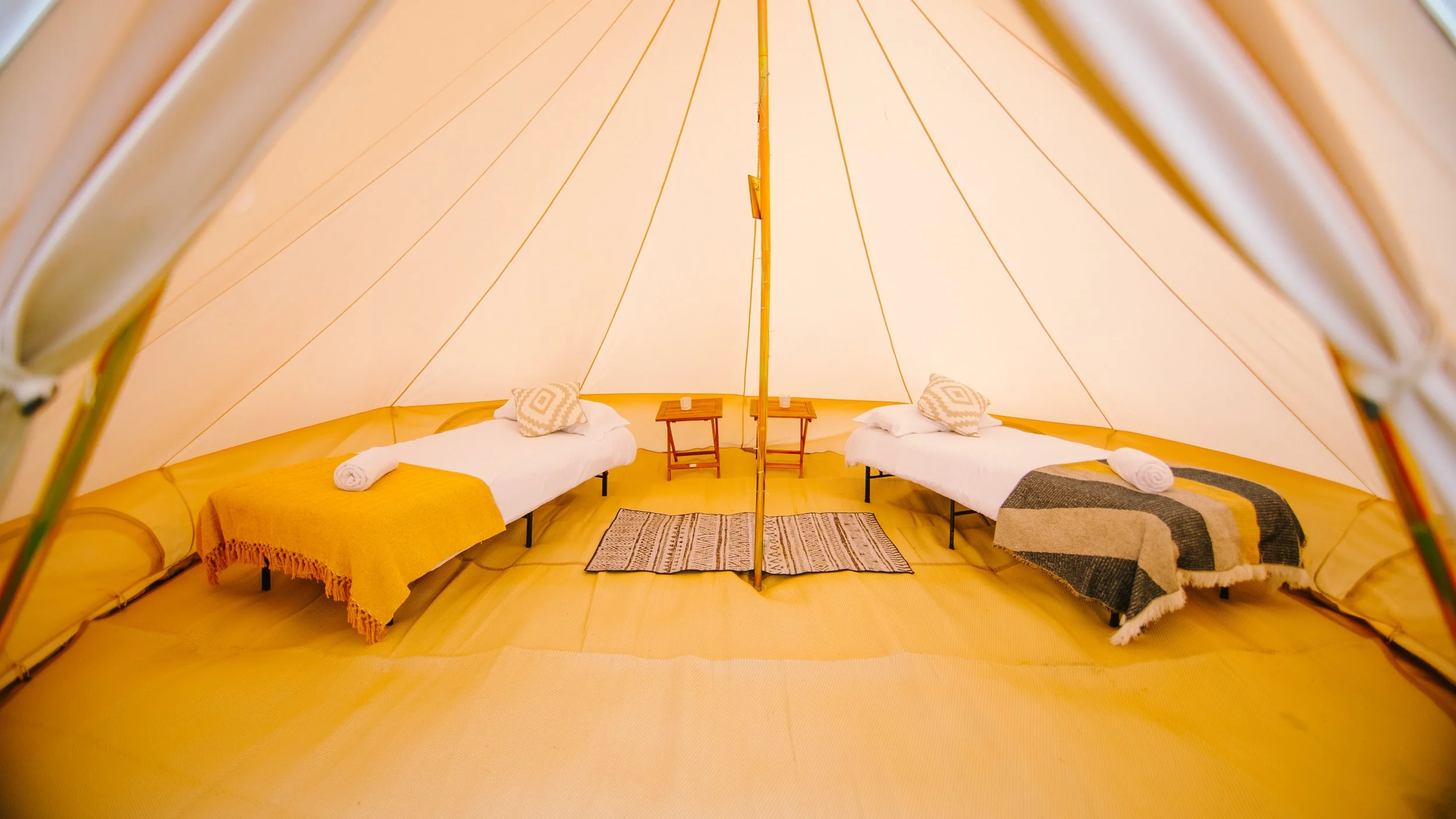Deluxe Bell tent with phone charging for race wekends