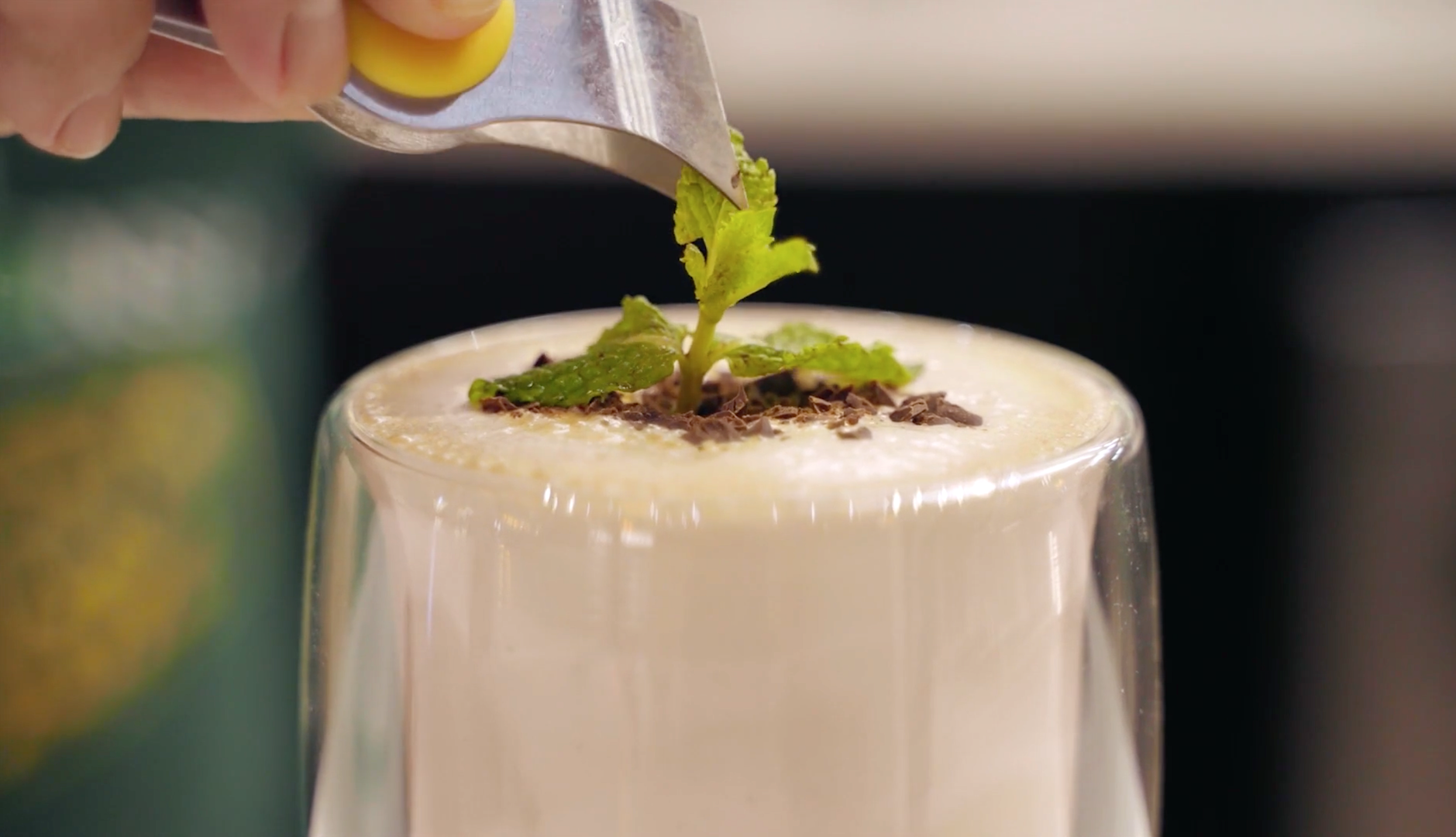 STARBUCKS / SNAPPIN TURTLE  
EDIT / COLOUR / SOUND