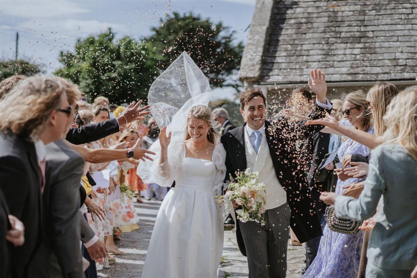 Emma &amp; Dom&rsquo;s gorgeous @roscarrock wedding was a dreamy one! So much fun! And a brilliant ABBA surprise at the end of the night ✨✨✨

Venue - @roscarrock 
Marquee @sperrytentssw 
Catering @feesfood 
Florist @3acreblooms 
Dress @jesuspeirooffi
