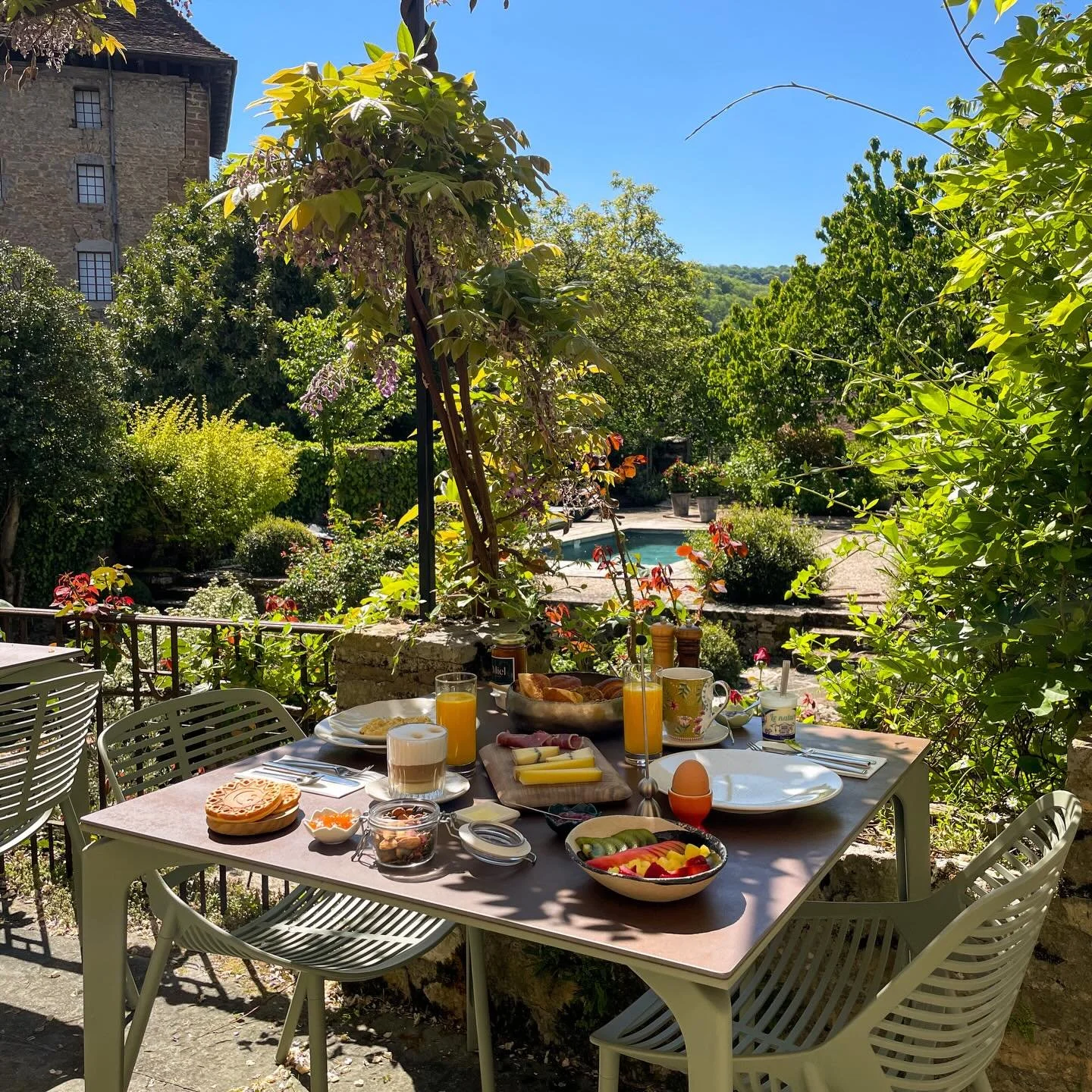 Le petit-d&eacute;jeuner is a religion.