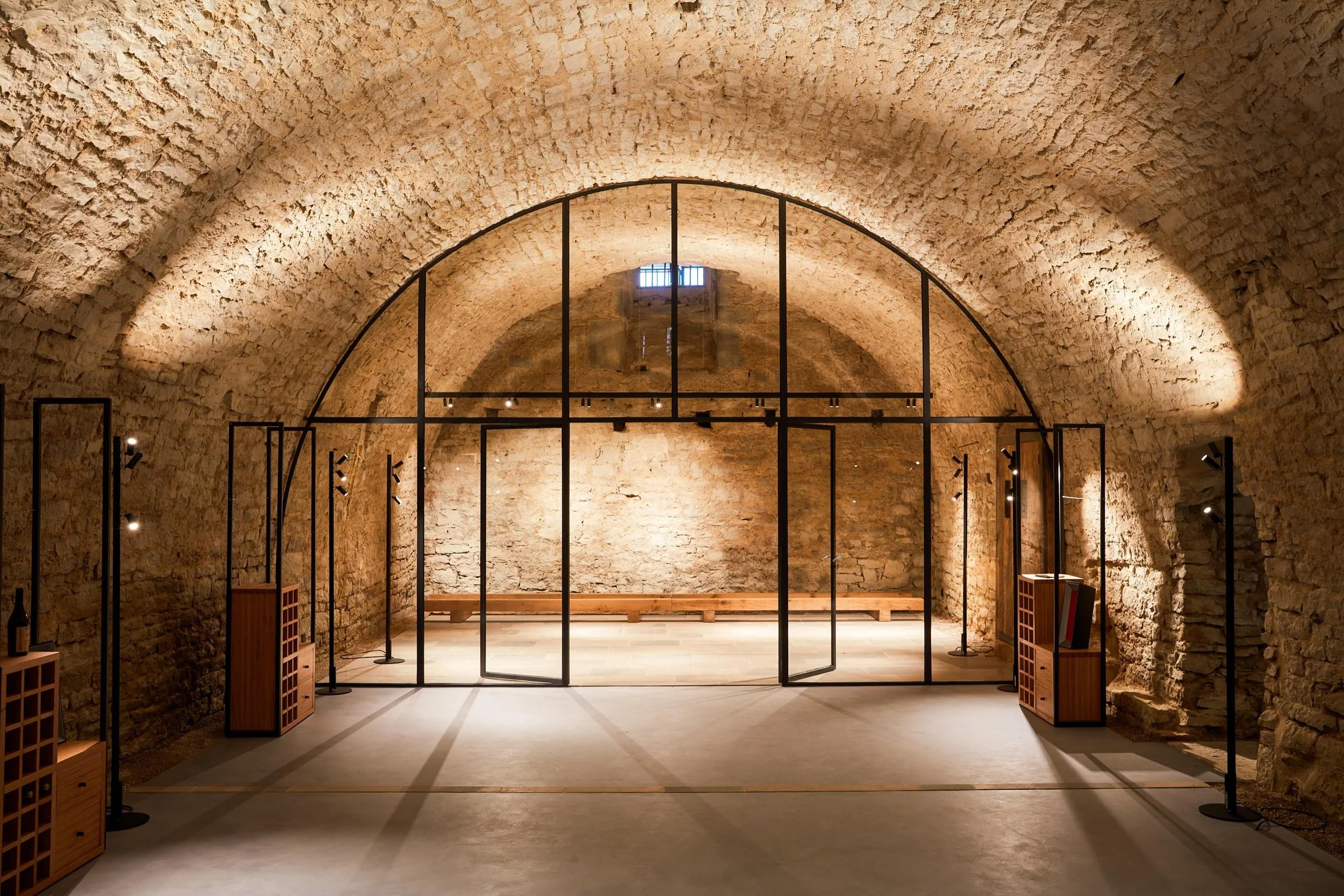 This is: La Grande Cave.