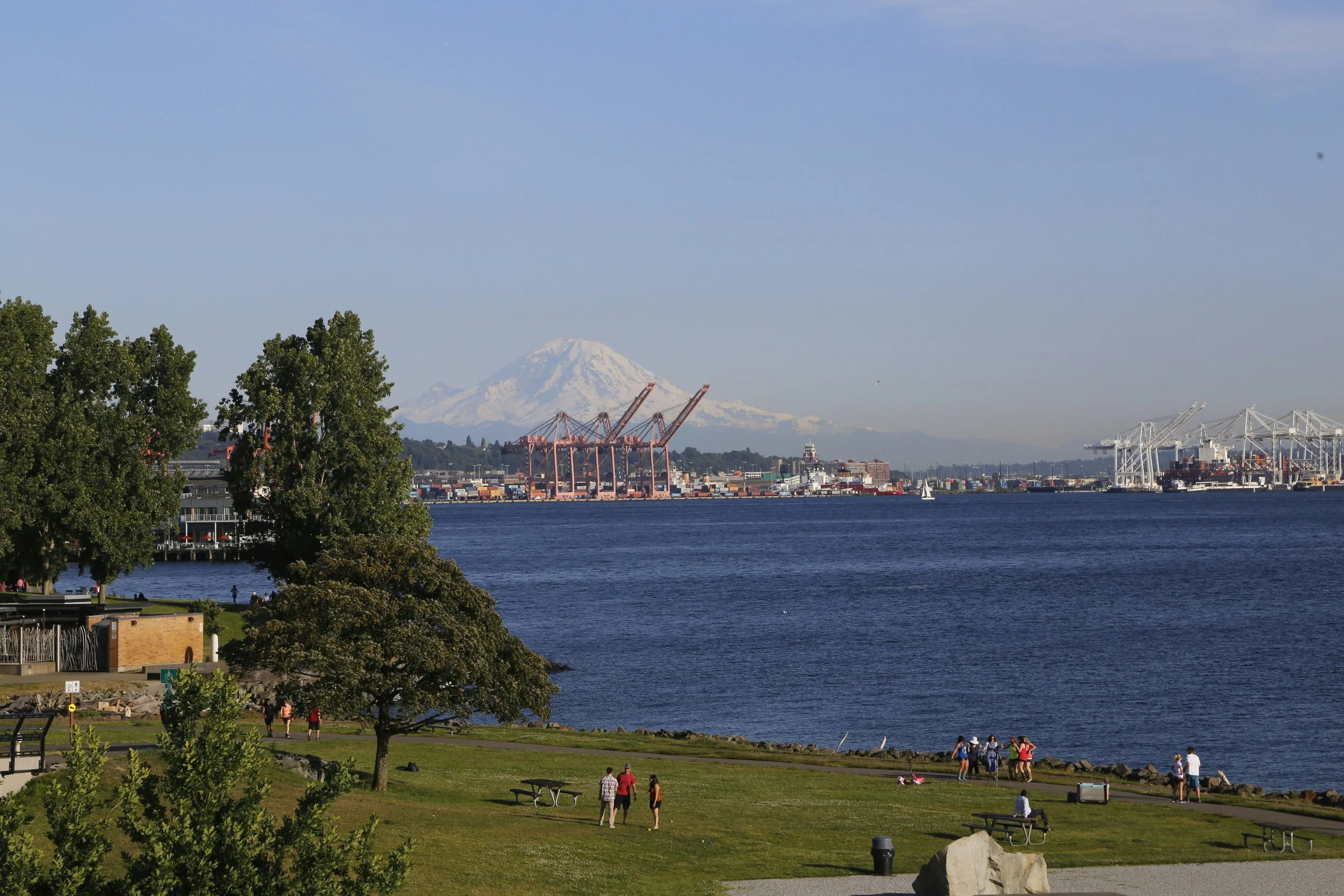 10 Seattle Waterfront Date Ideas for the Queer Scorpios, Cancers & Pisces in Your Life
