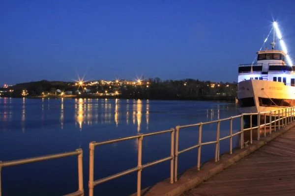 A tour boat on the Connecticut River in Middletown, CT, at Harbor Park.
