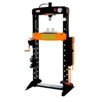 Imprimante 3D industrielle noire avec pièces orange, verte et grise