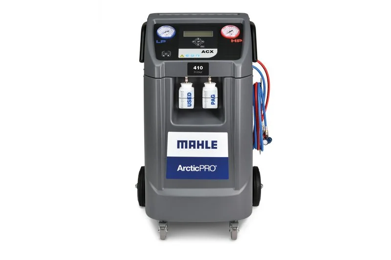 Machine de récupération de réfrigération MAHLE ArcticPRO avec ballons de liquide et jauges de pression.
