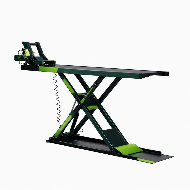 Table de levage électrique ajustable avec plateforme de travail, couleurs vertes et noires, utilisée pour la réparation ou la maintenance.