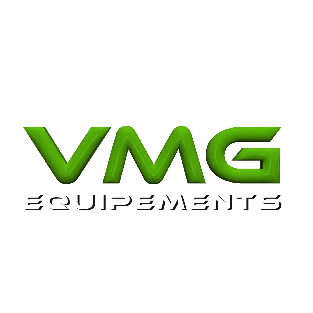 Logo vert avec le texte 'VMG' en 3D et 'Équipements' en dessous, reflet en miroir.