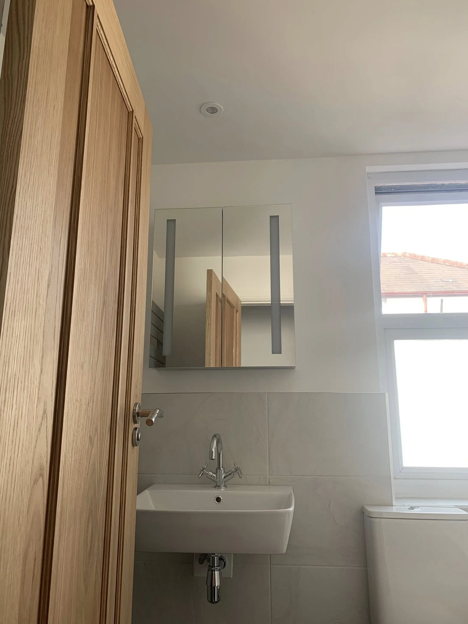 Deschamp bathroom 2.jpg