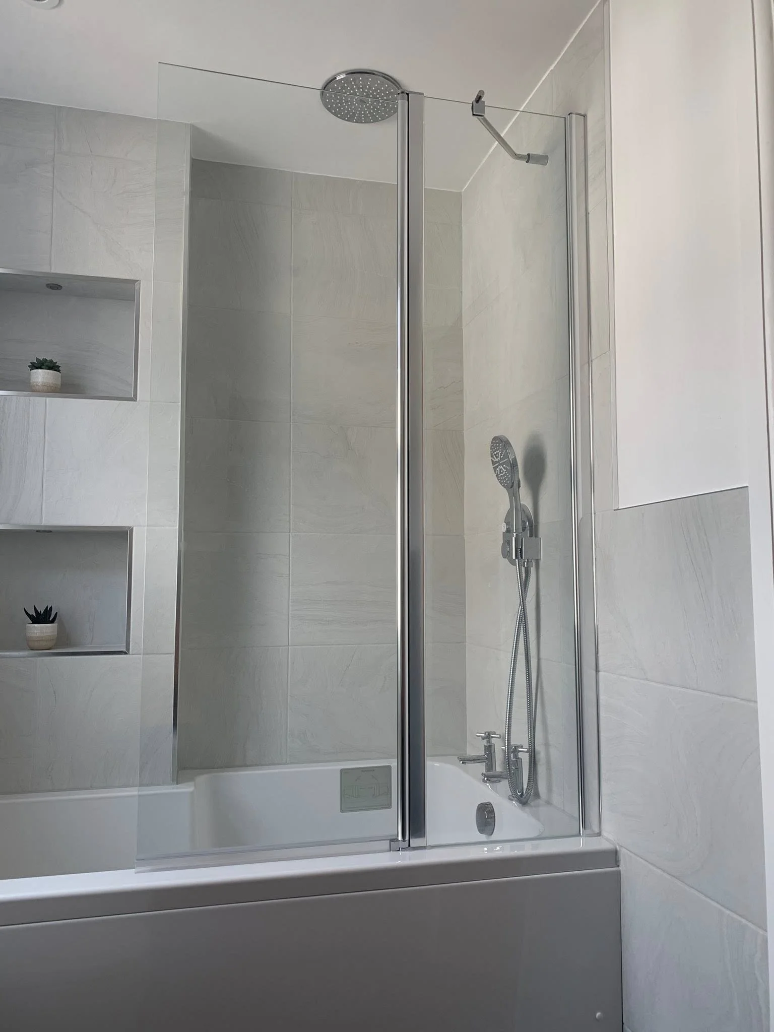 Deschamp bathroom 6.jpg