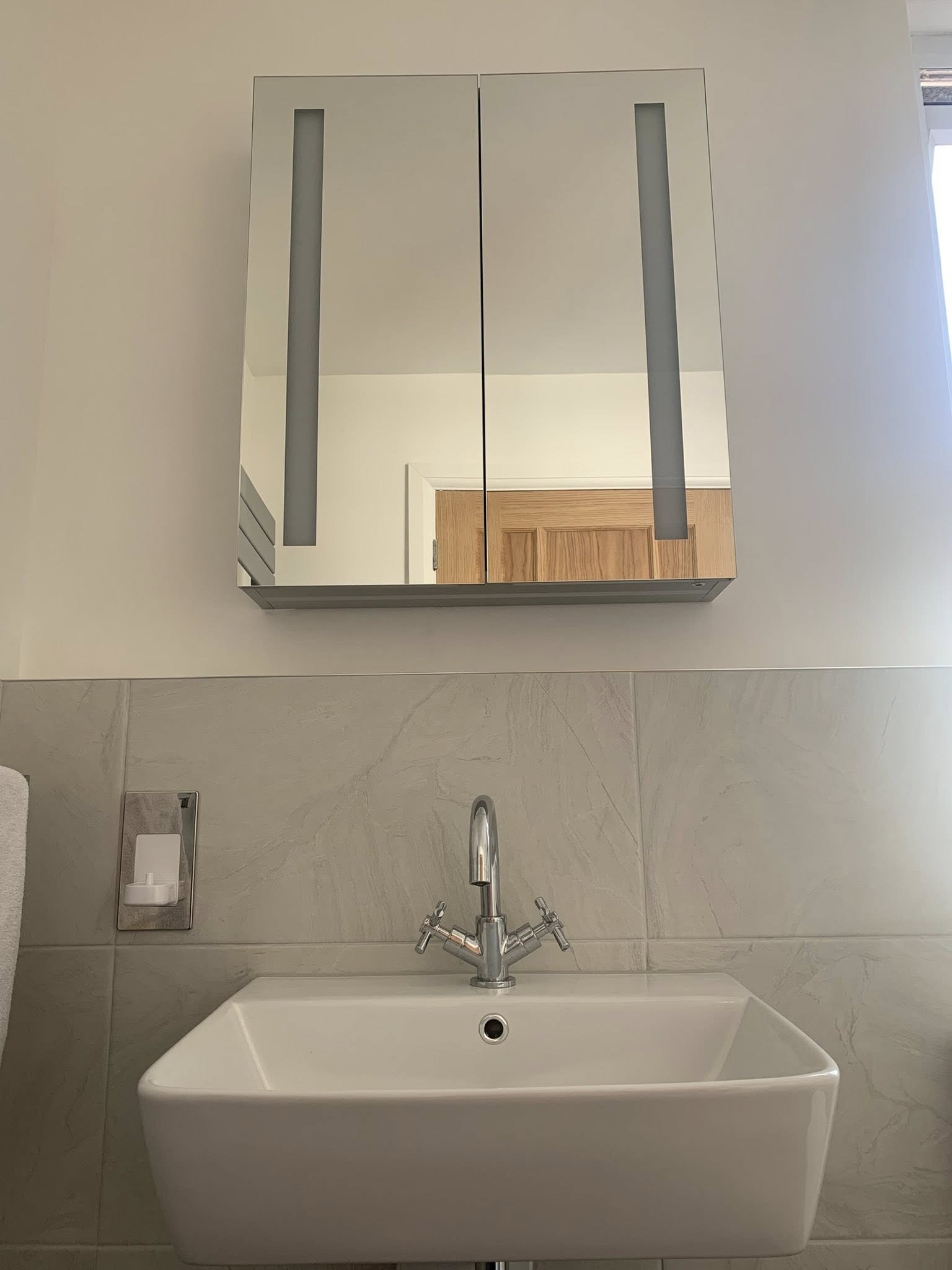 Deschamp bathroom 3.jpg