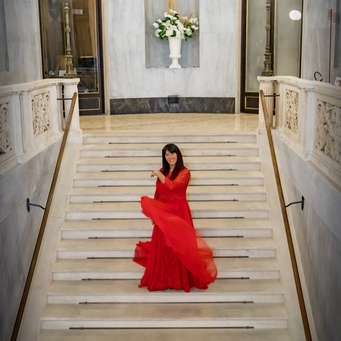 Stefania sulla scalinata.jpg