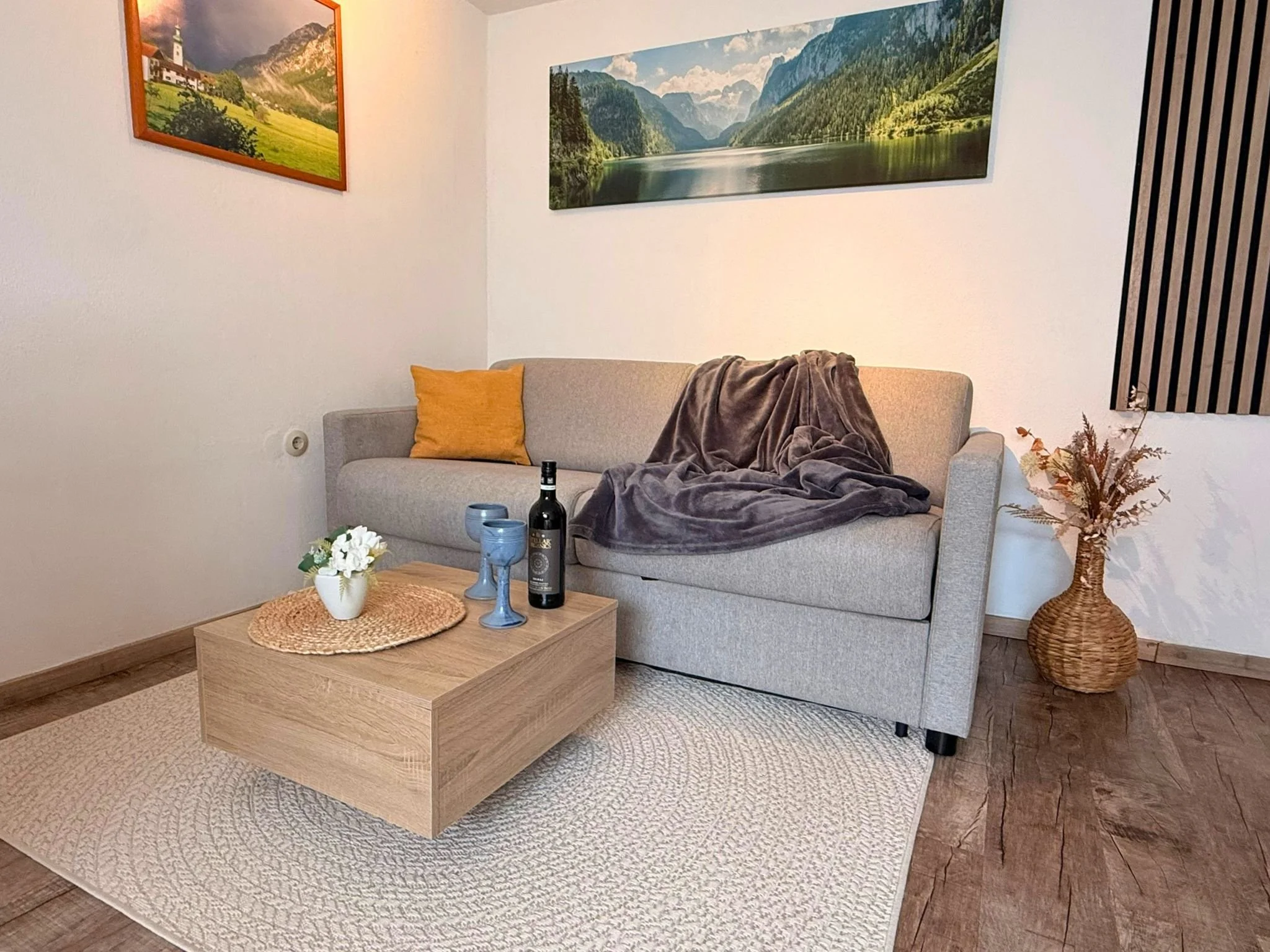 Gemütliches Schlafsofa mit richtiger Matratze