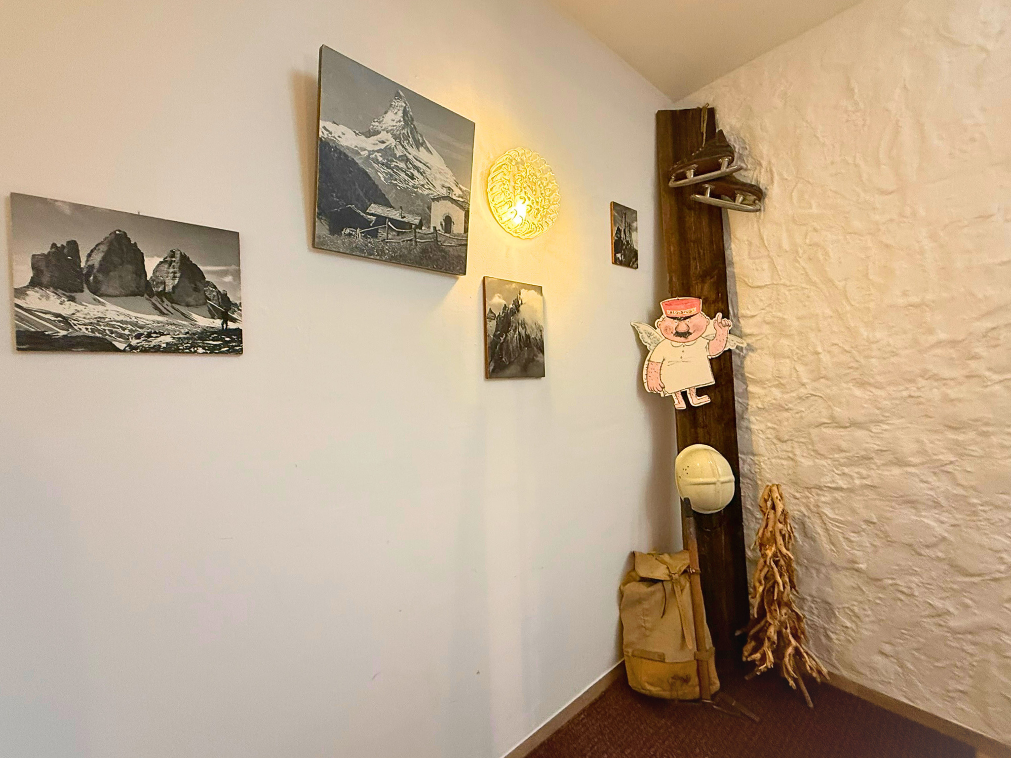 Schön dekorierter Treppenaufgang zur Ferienwohnung