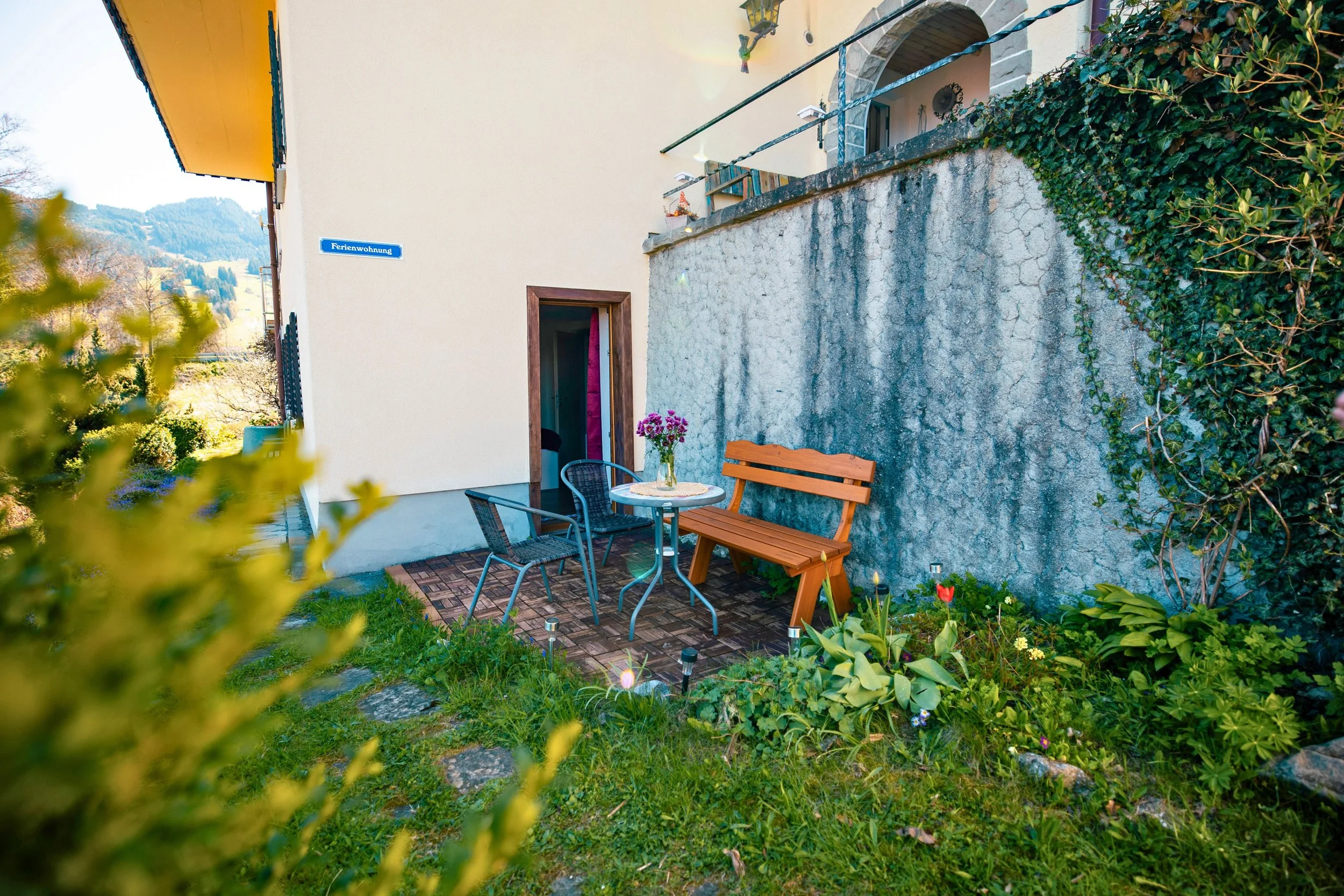 Morgensonne - Terrasse mit Sitzgelegenheit