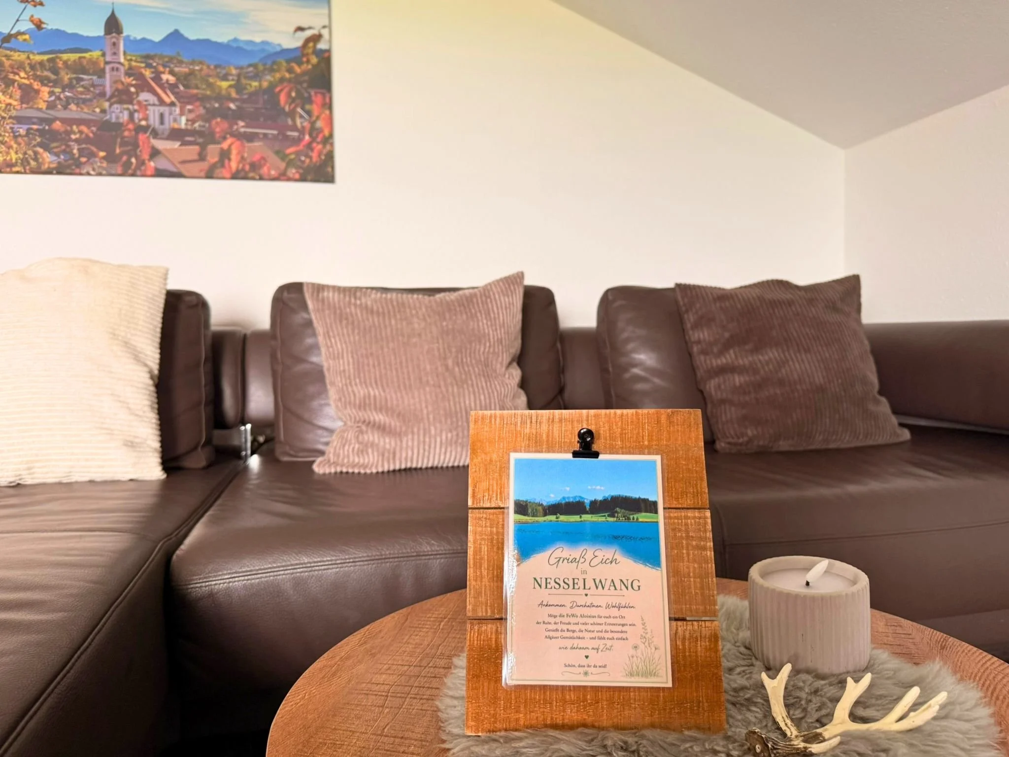 Wohnbereich mit gemütlichem Sofa