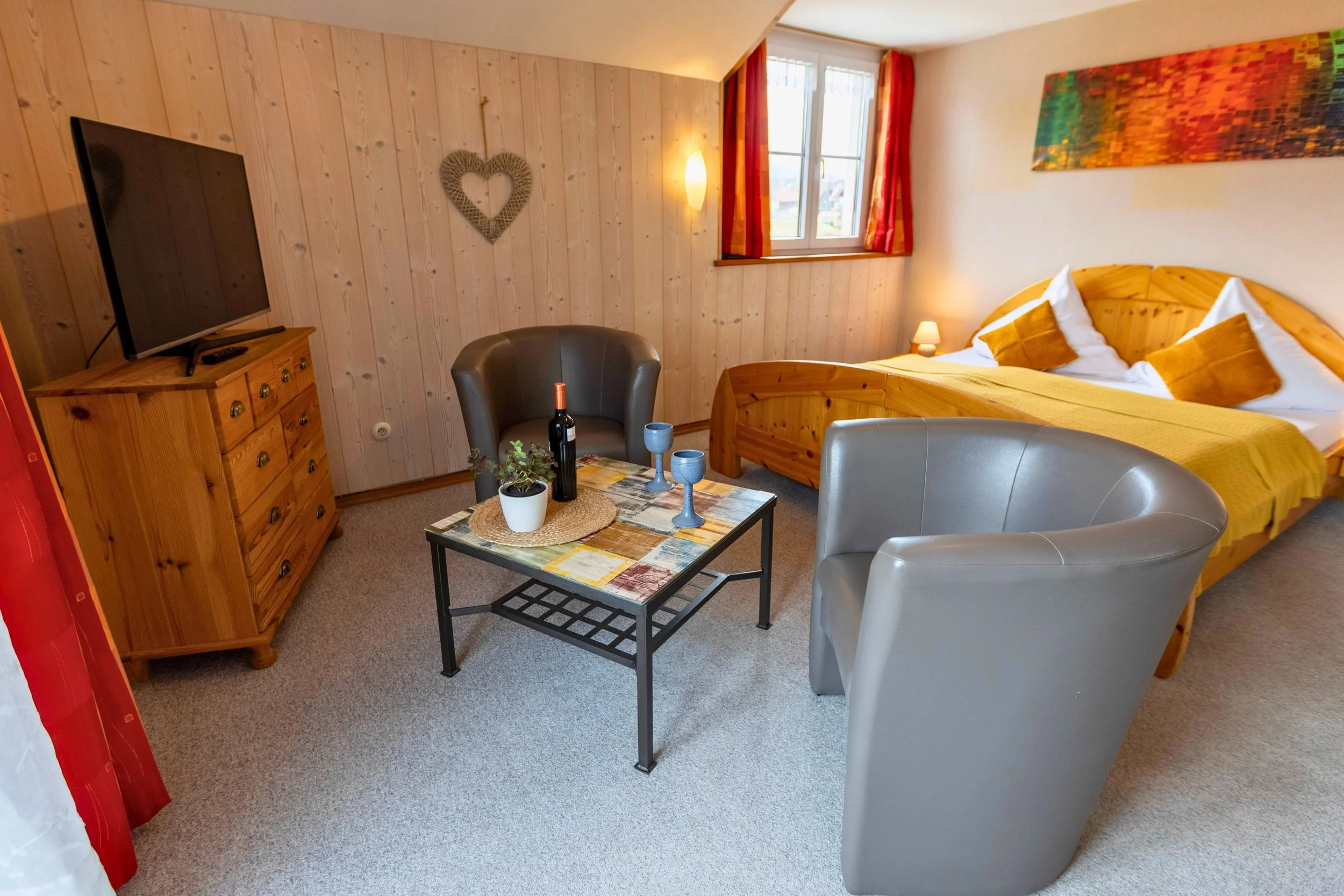 Gipfelgold - liebevoll eingerichtetes Schlafzimmer