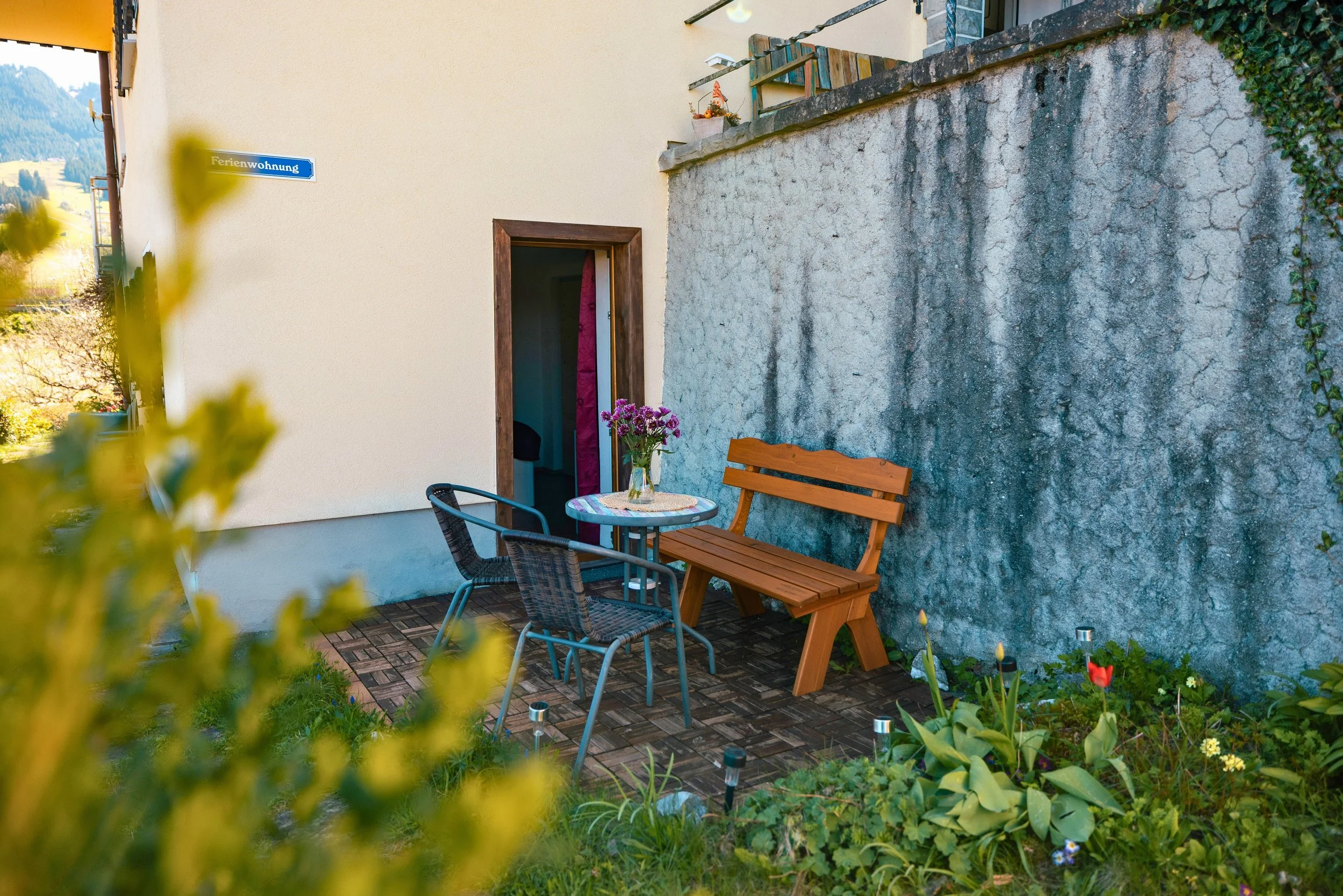 Morgensonne - Terrasse mit Sitzgelegenheit