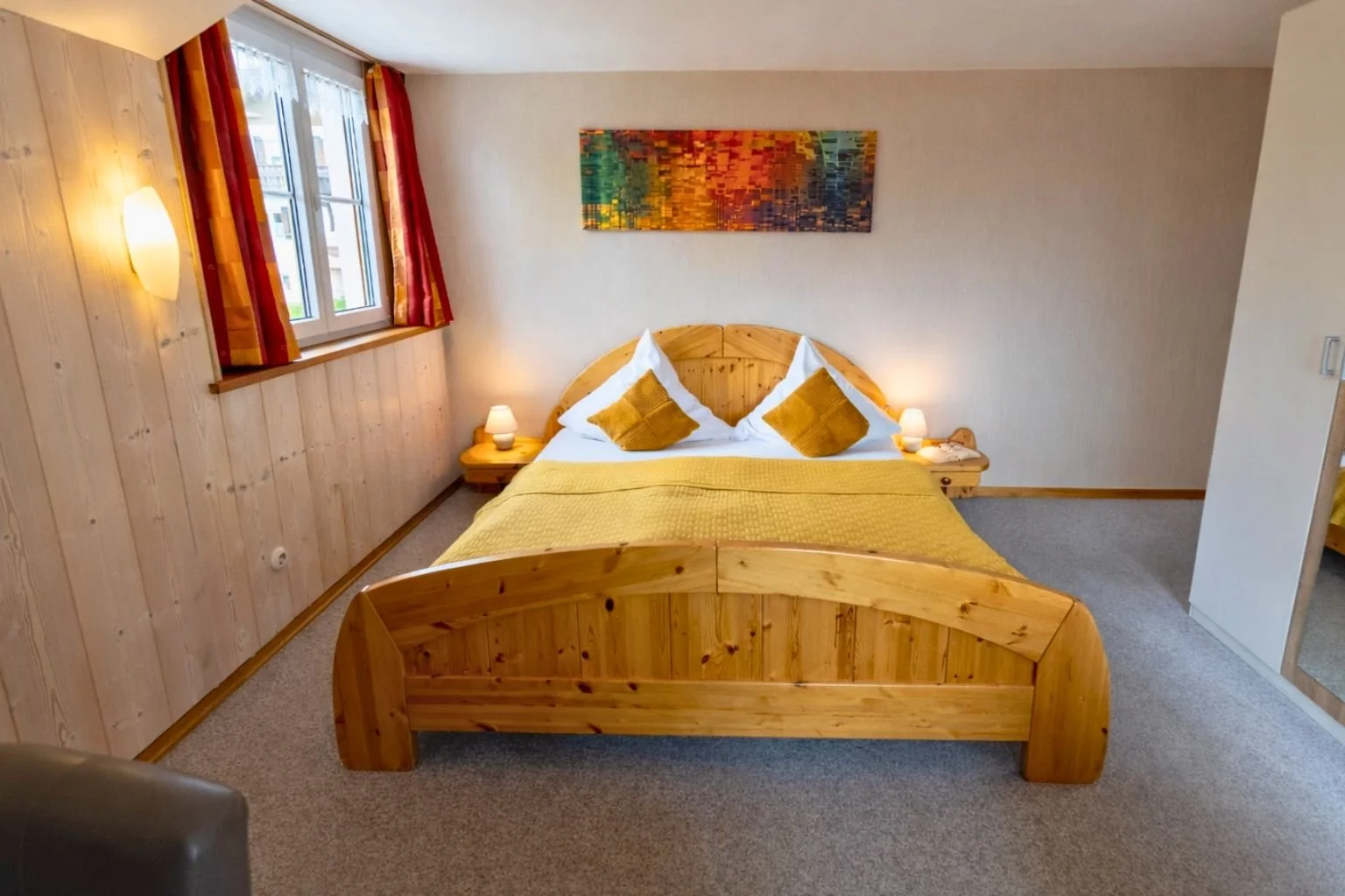 Liebevoll eingerichtetes Schlafzimmer