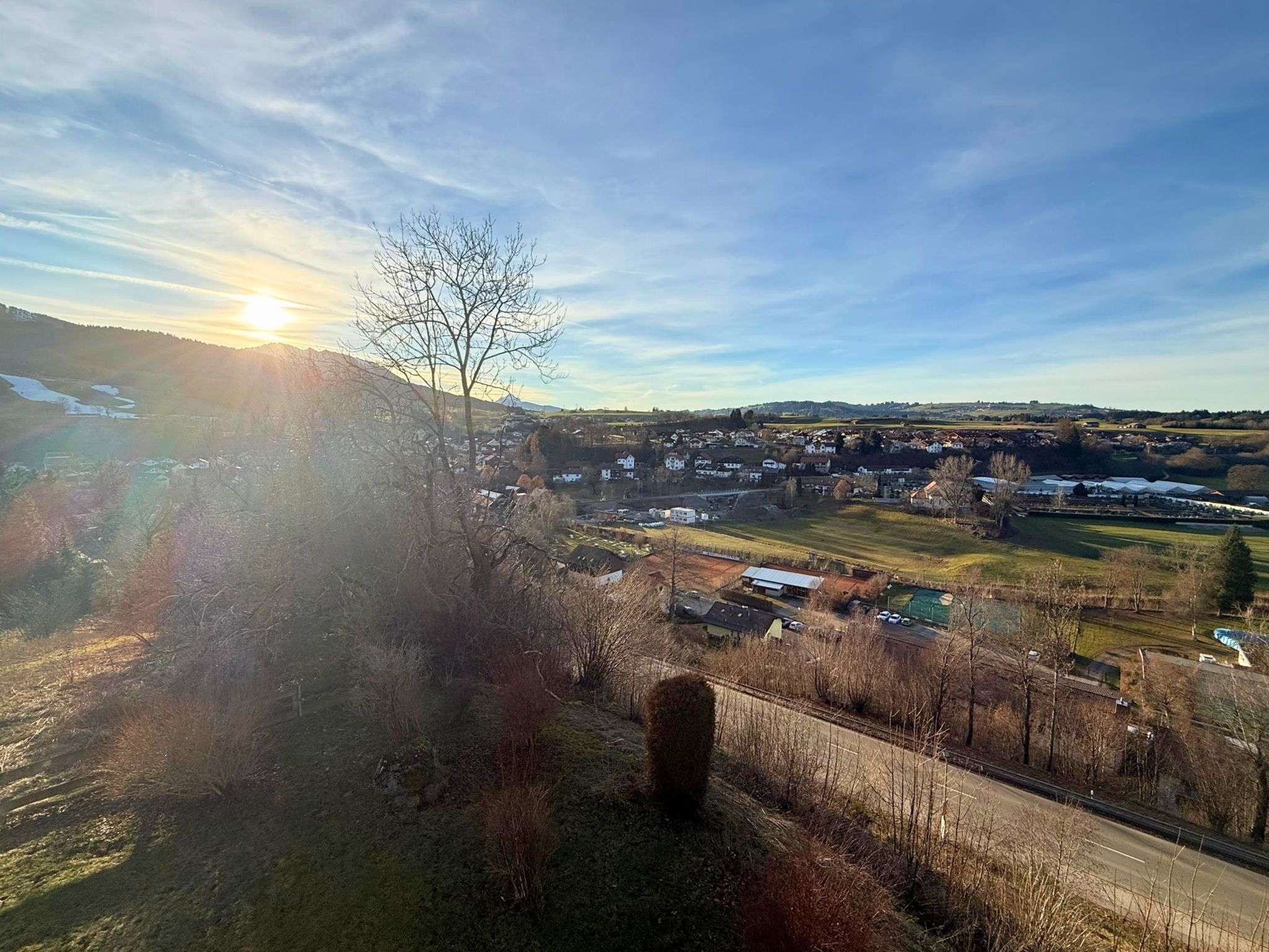 Aussicht vom Balkon über Nesselwang Richtung Oy-Mittelberg, mit der Alpspitze im Süden