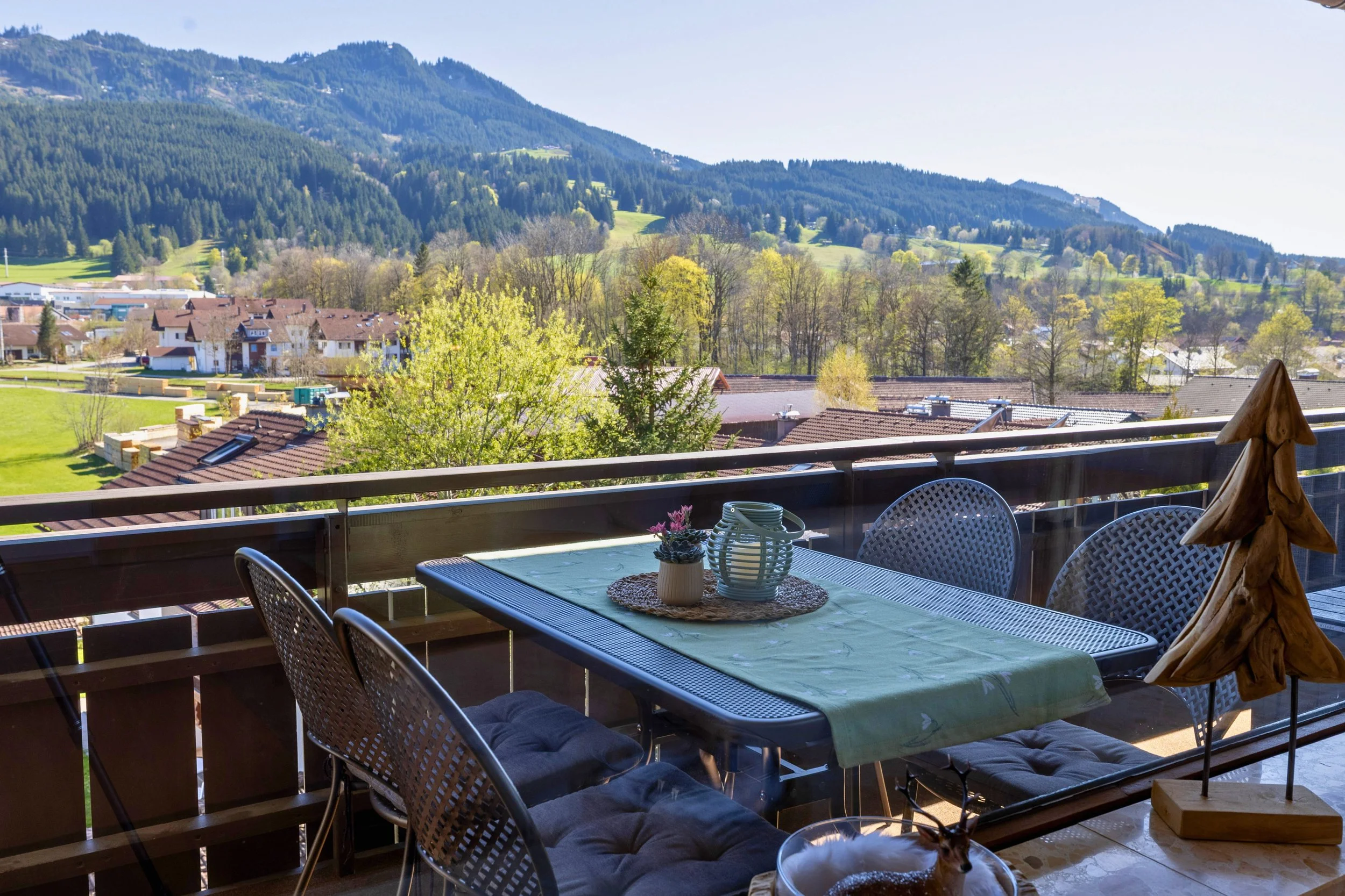 Südbalkon mit Essbereich und herrlichem Blick auf die Alpspitze