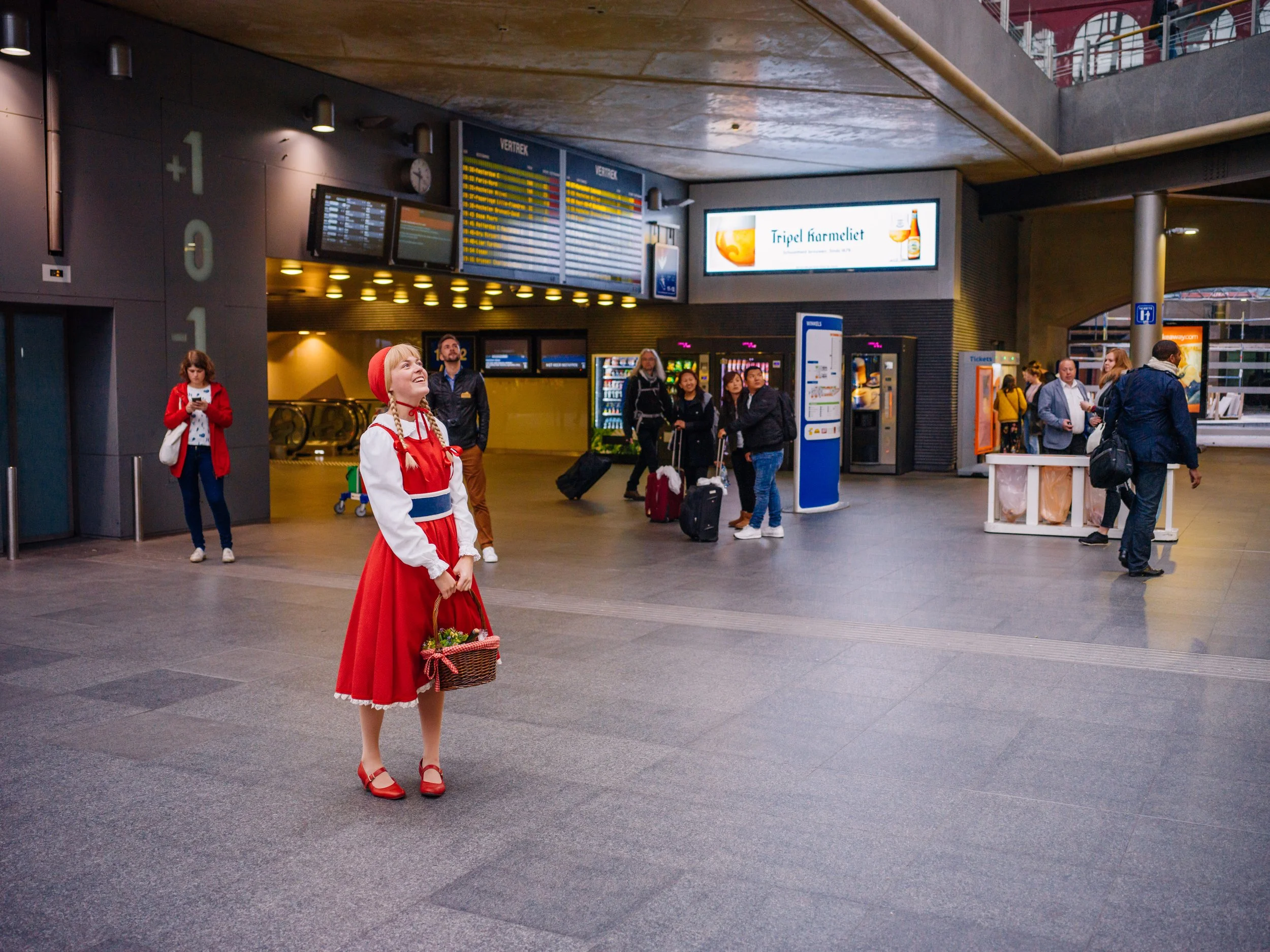 Introduction new Benelux Train Antwerpen Centraal - Shot for Efteling
