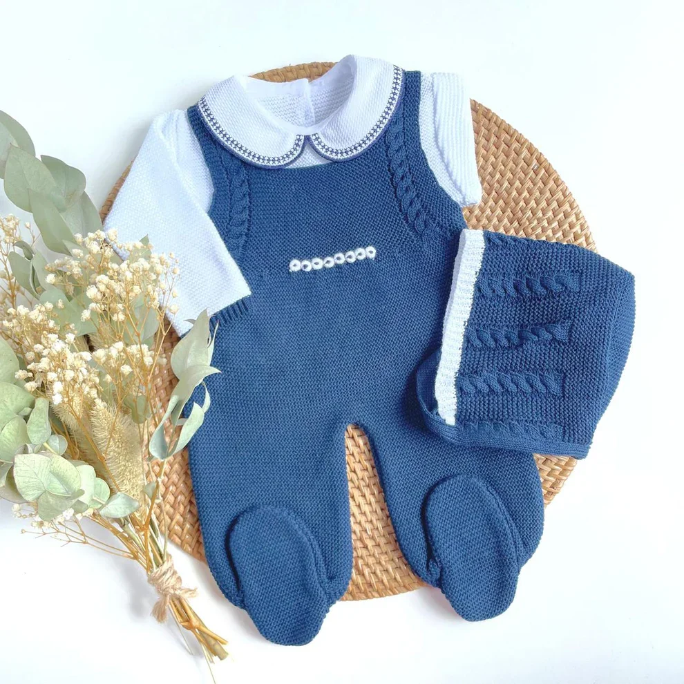 Spanish-style hand-knitted newborn outfit, "first outfit" set, Navy blue, "Paula" model.