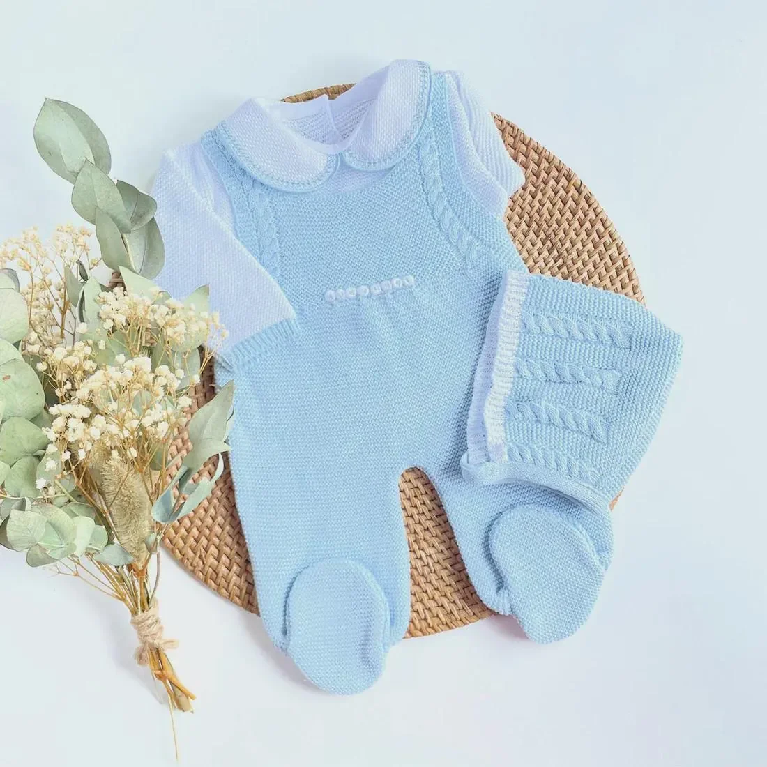 Knitted three-piece set for newborn in light blue and white, ideal for leaving the hospital or as their first outfit