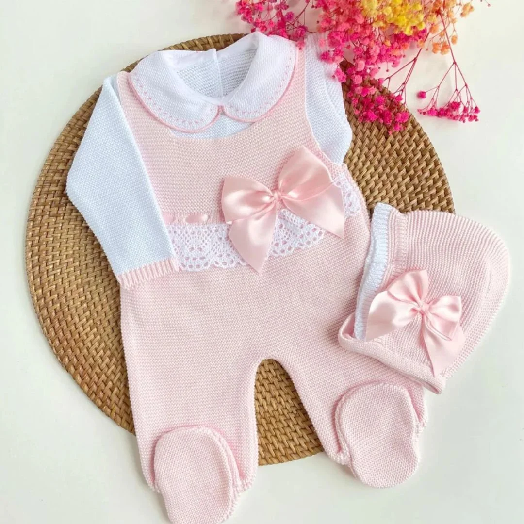 Knitted set for a newborn girl with a matching hat, in light pink and white; newborn set with a bow; knitted clothing for newborns