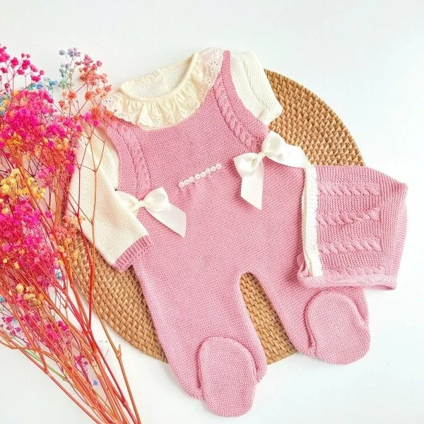 Knitted newborn set with hat, Pink set with white ivory, hospital outing set, newborn set, Spanish fashion, newborn girl set