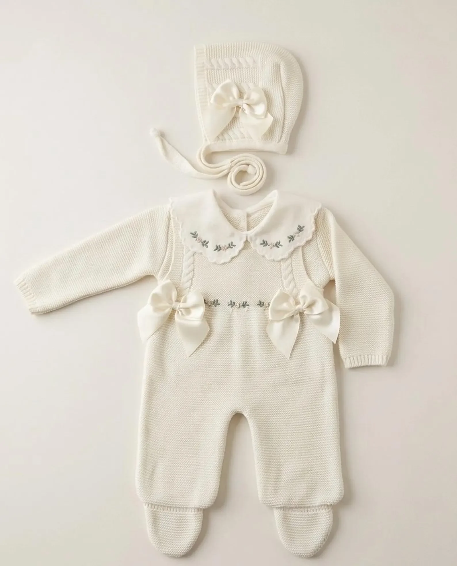Three Piece Knitted Newborn Baby Girl Set in Ivory White with Flower Details, Baby Clothes, Newborn Outfit, Baby Girl Set