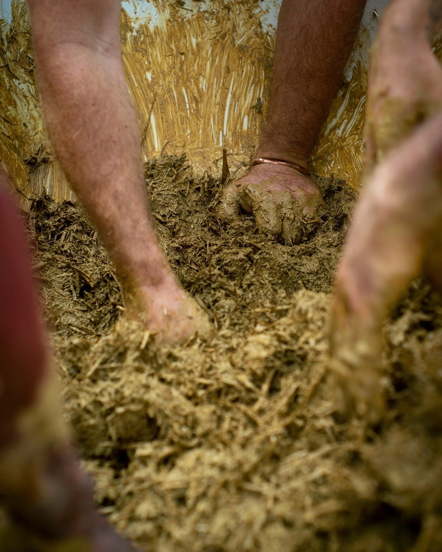 At the beginning of July I had the absolute pleasure to run a 3-day clay plastering course at the Land Skill Hub. @landskillshub 

Here are some amazing shots from Ruben, one of the participants, who has taken some of the best teaching pics I have! h