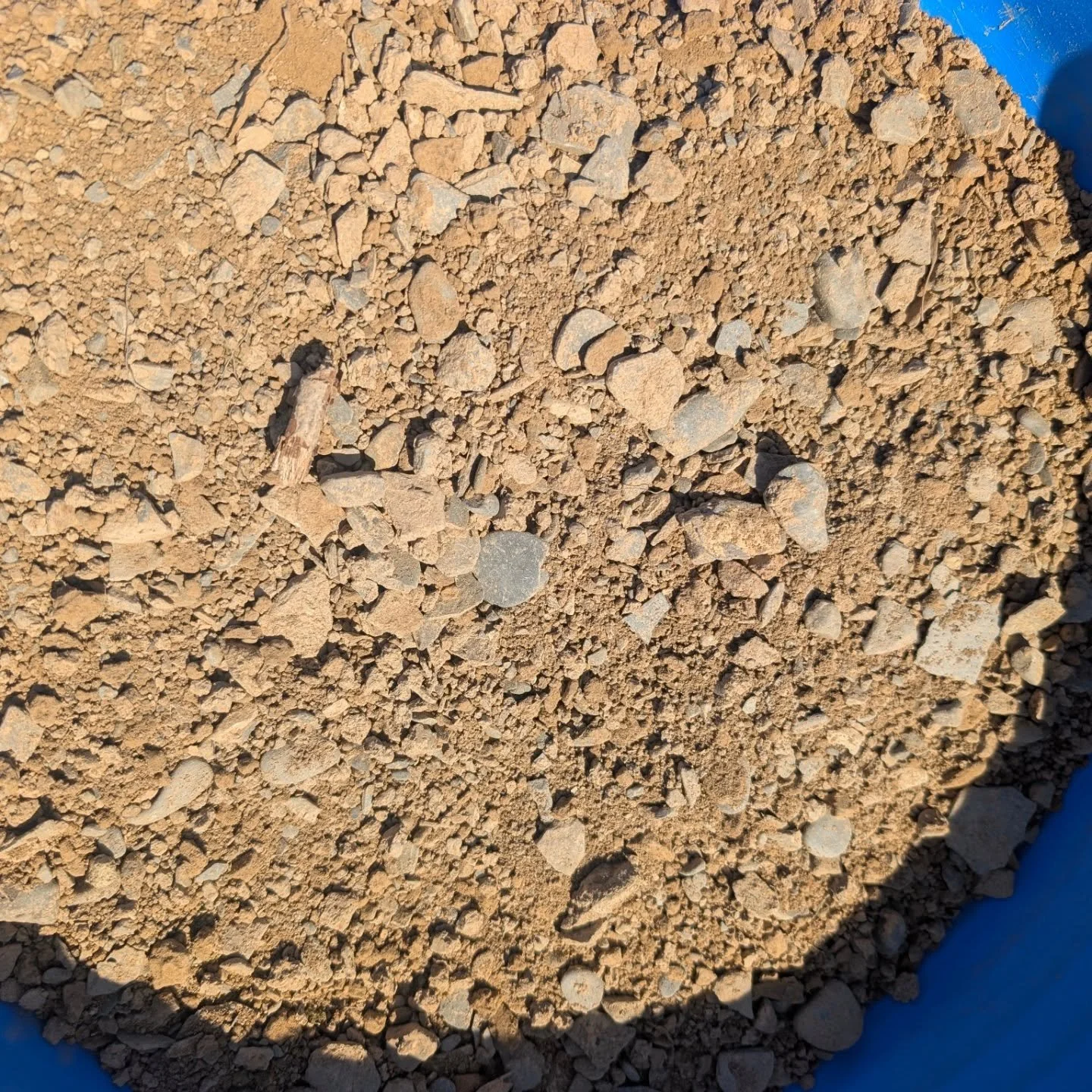 As part of my work with @uwebristol and the @cfpr_research, this week I'm testing samples from all over the UK! 

Here the process of sieving and wetting of one of them. Tomorrow will start the sample making!