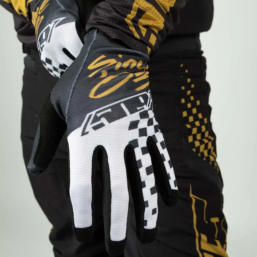 4-low-gloves_SpeedstaBlackGold.03_900x.png