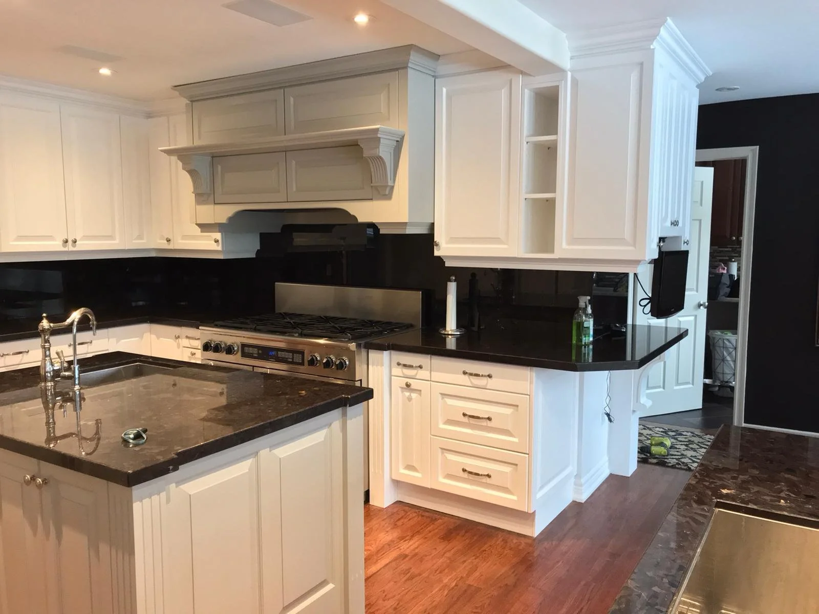 Benefits of Kitchen Refinishing vs. Full Renovation