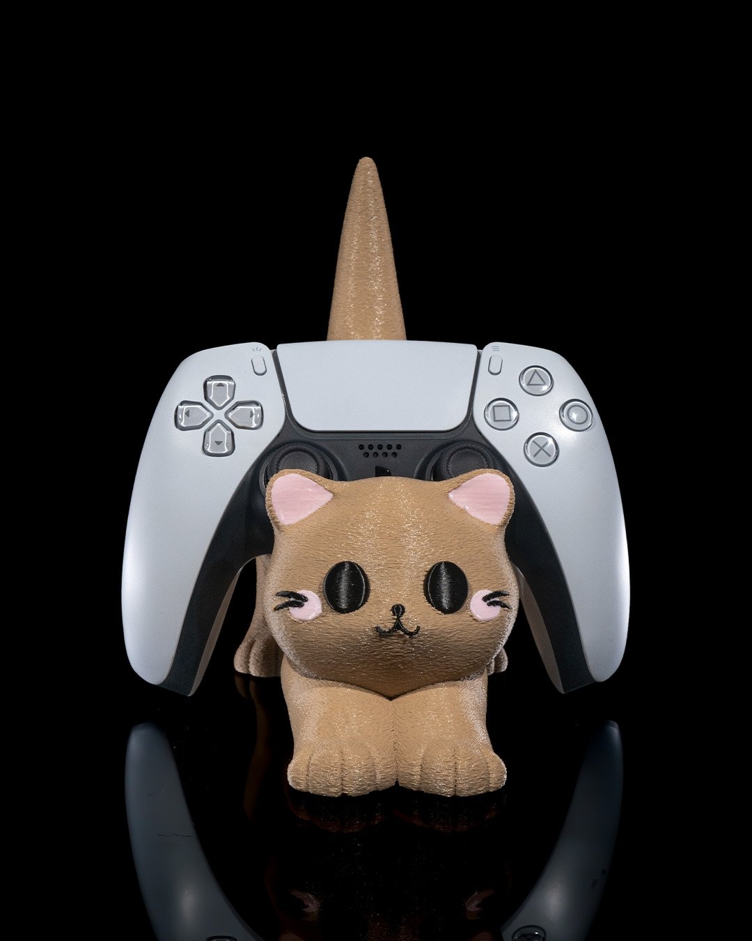 Chat Parfait, support de manette élégant pour les manettes de PS5, Xbox Series X|S et Nintendo Switch Pro, offrant une solution de rangement originale.