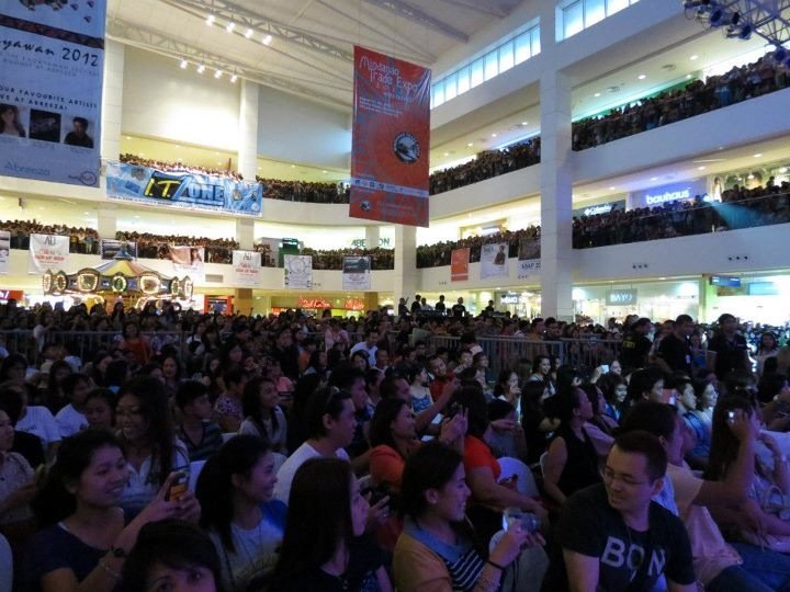 Celebrity Mall Tours