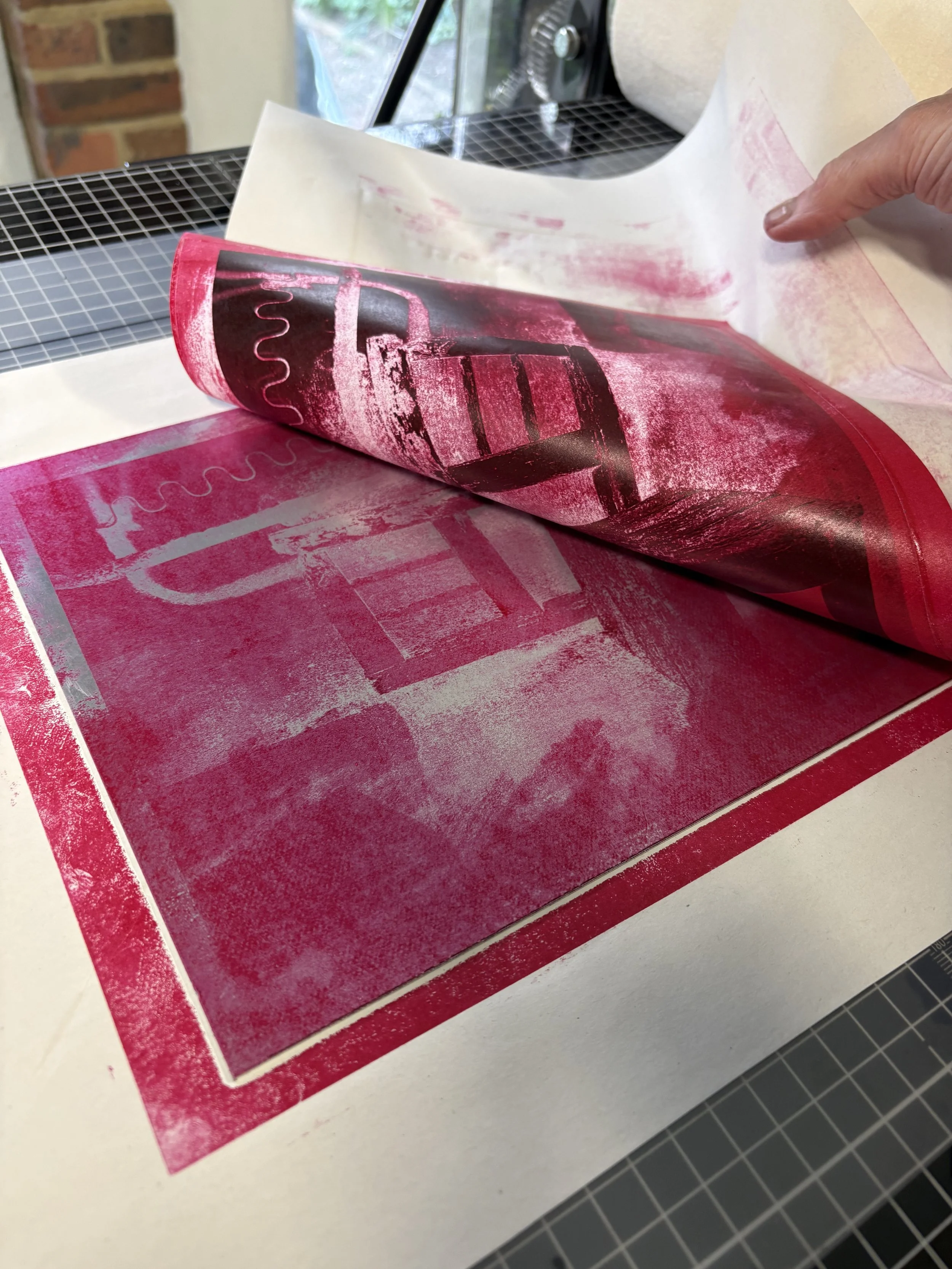 Photo transfer
Applying the image onto an aluminium plate