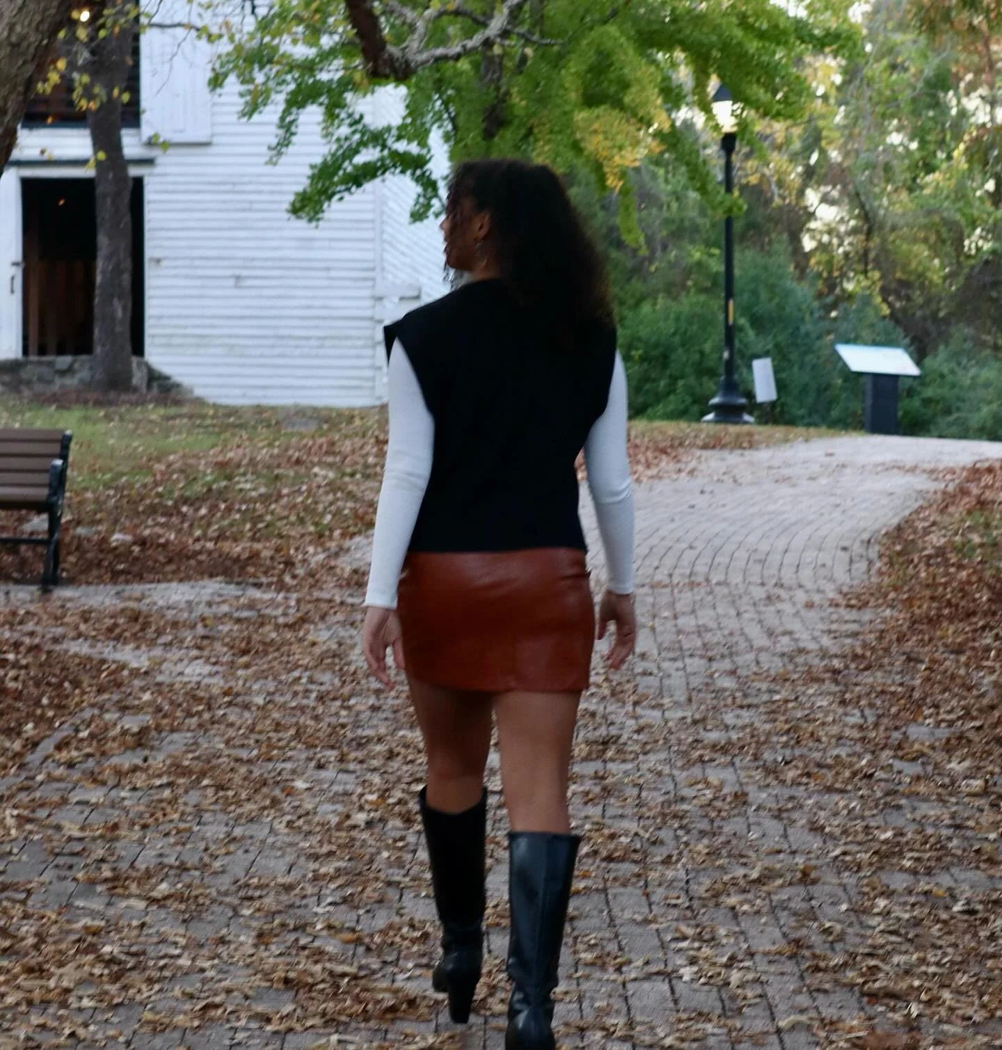 walking into the holidays like&hellip;

spots are filling up for photoshoots this season! be sure to grab a session at bethanylynnecreative.com ✨ i would love to work with you and your loved ones to create some lasting memories! 

#raleighnc #garnern