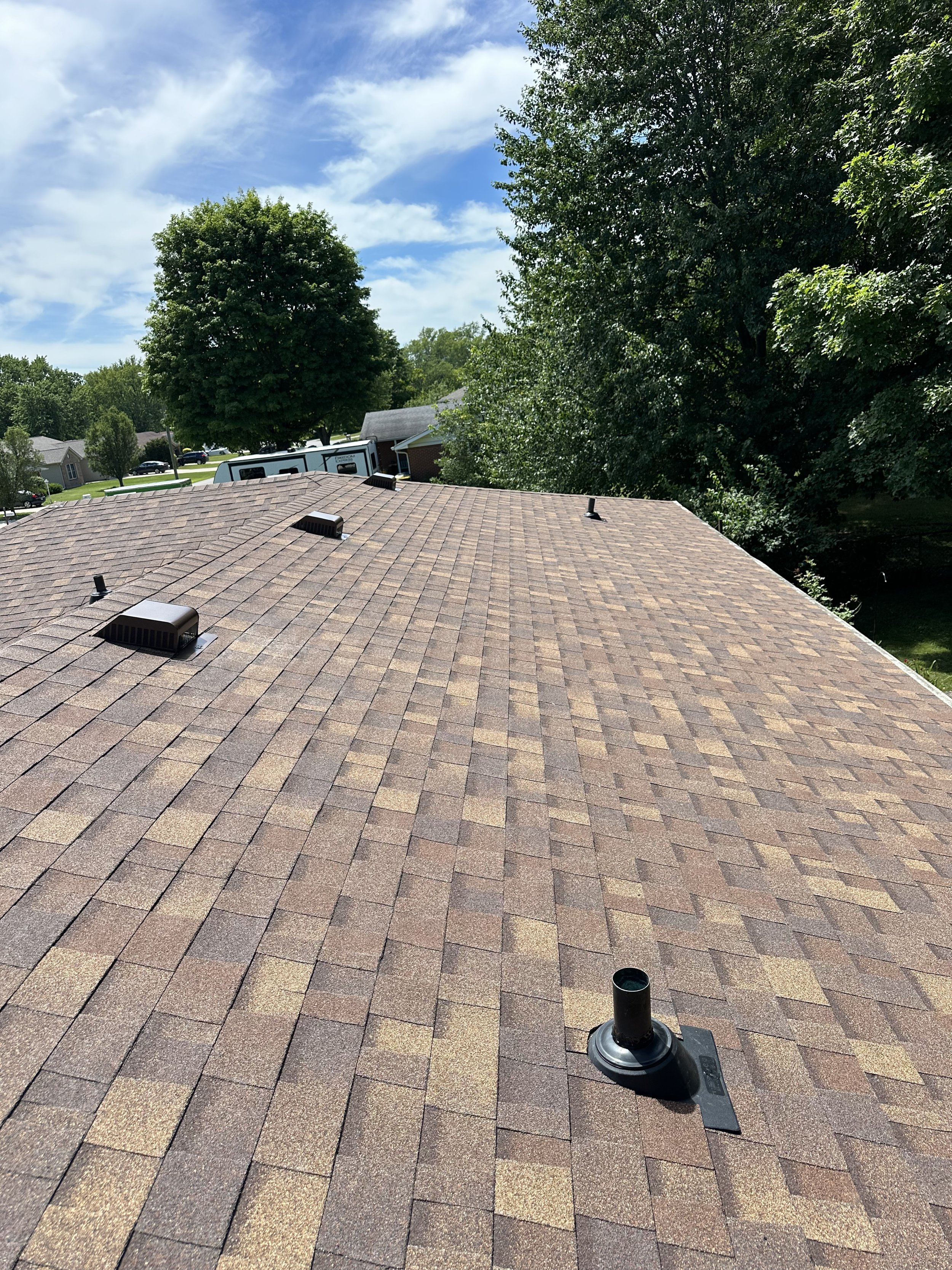 Oranssi carpenter using bench saw