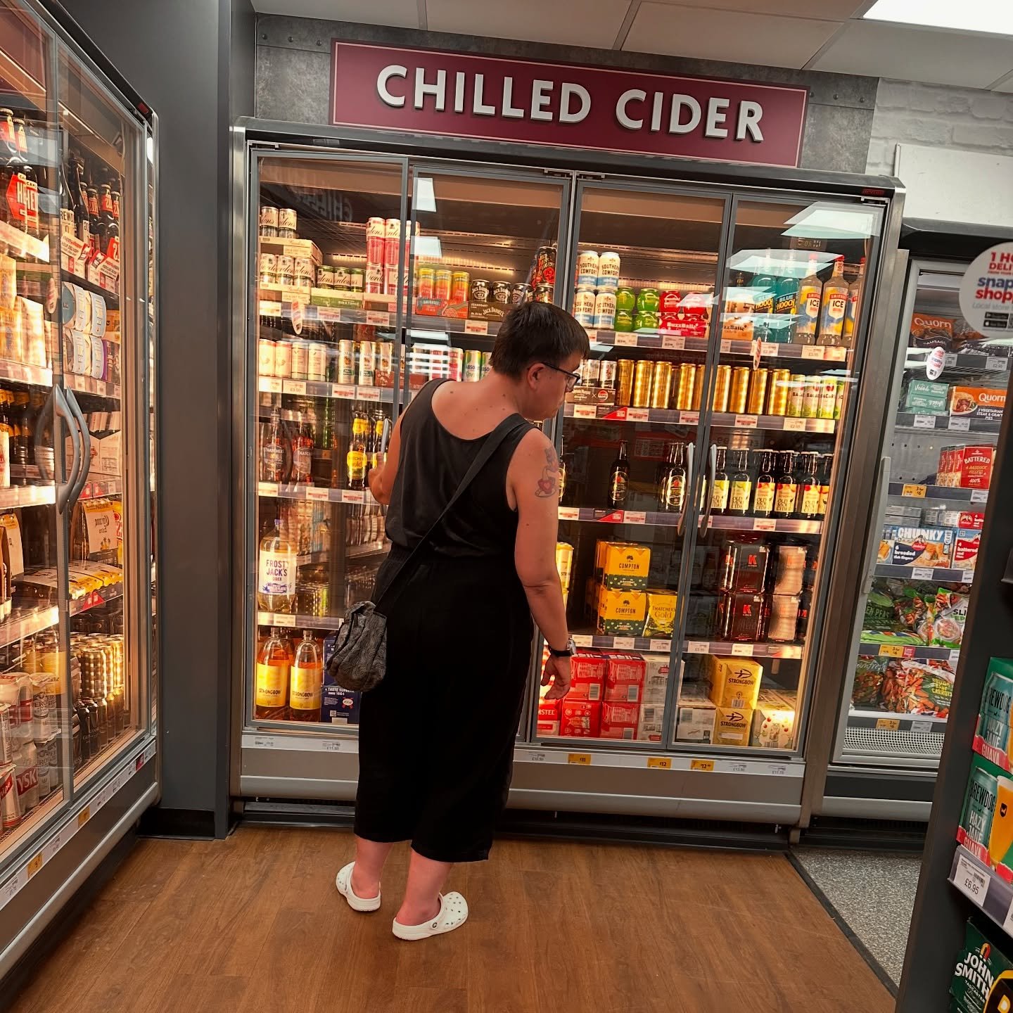 #SunsOutBeerCalling #LivingTheDream #StaffJealousSomeWhat #IceColdBeerWine #YesPlease
🥵☀️👀😈😇🙋‍♀️🍺🍷😎🤙