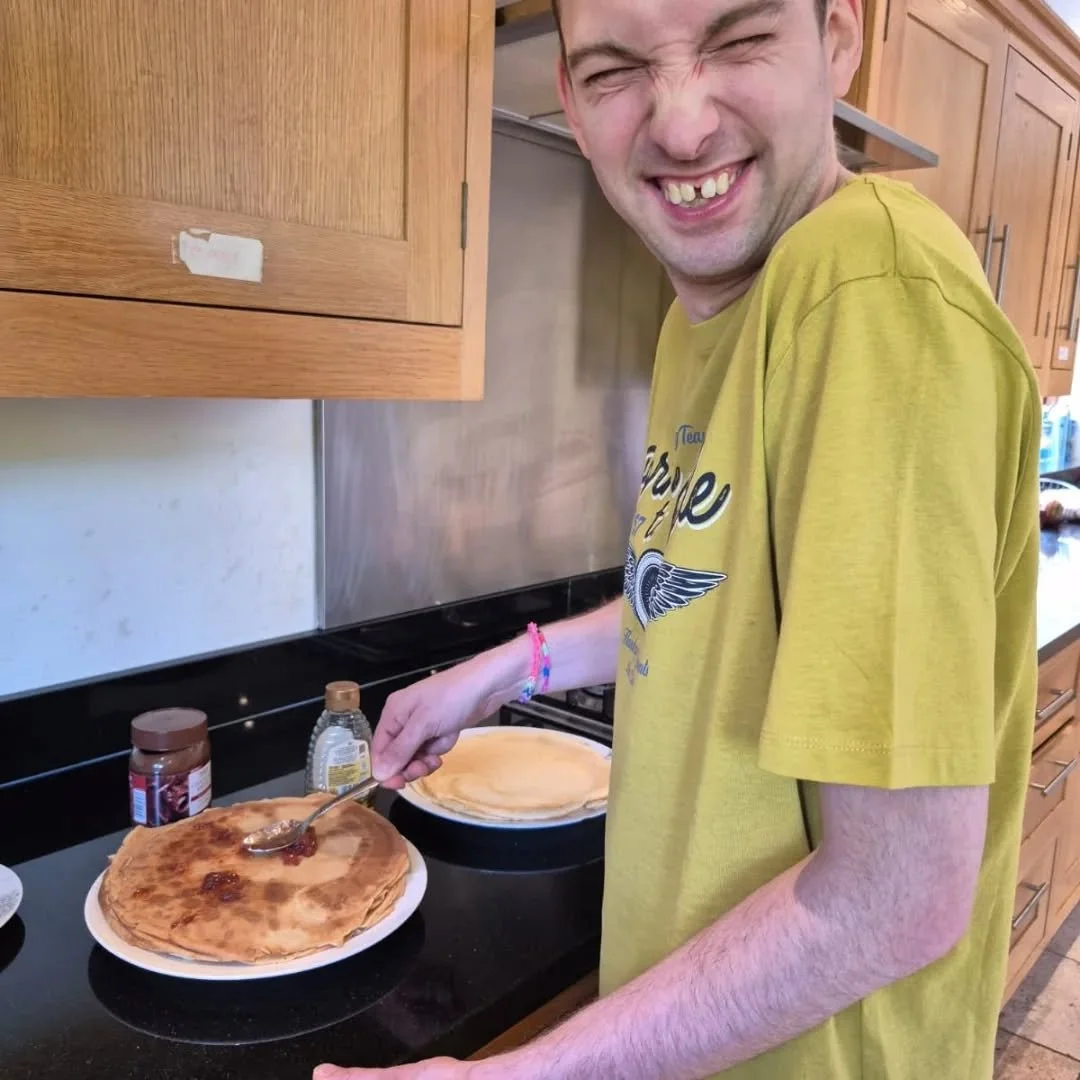 Happy Sunday from us from Flore!!
#sundayvibes #pancakesforbreakfast #barbequetime🍗🍖🍢 #voguefuturelivingfamily 💖 #bestfriends #happydays❤️