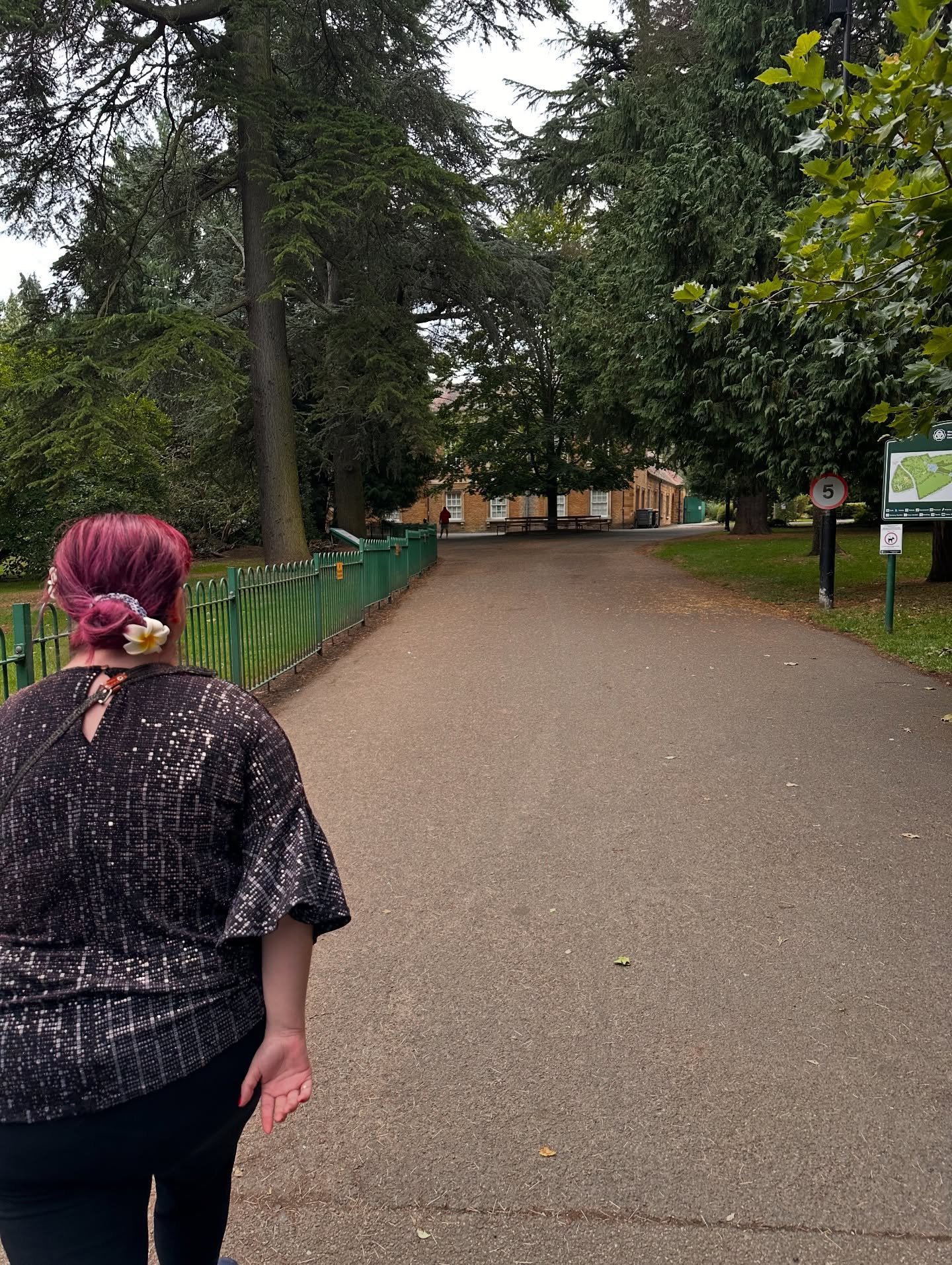 #walkRoundThePark #TryingFewExerciseMachines