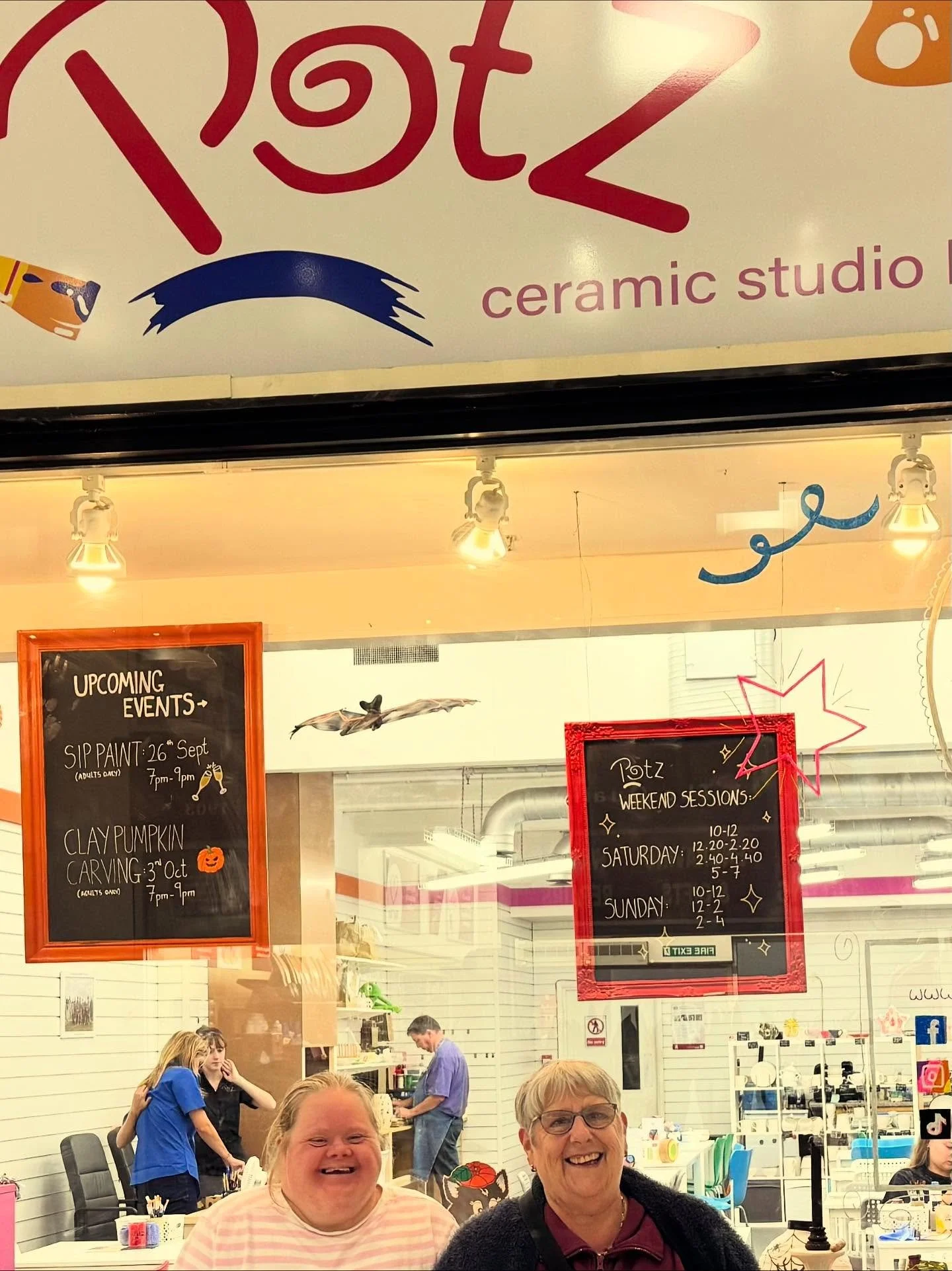 The Vogue ladies had a great time shopping 🛍️ lunch 🥗 and painting pottery 🎨 with our friends @potzceramicstudio 😍