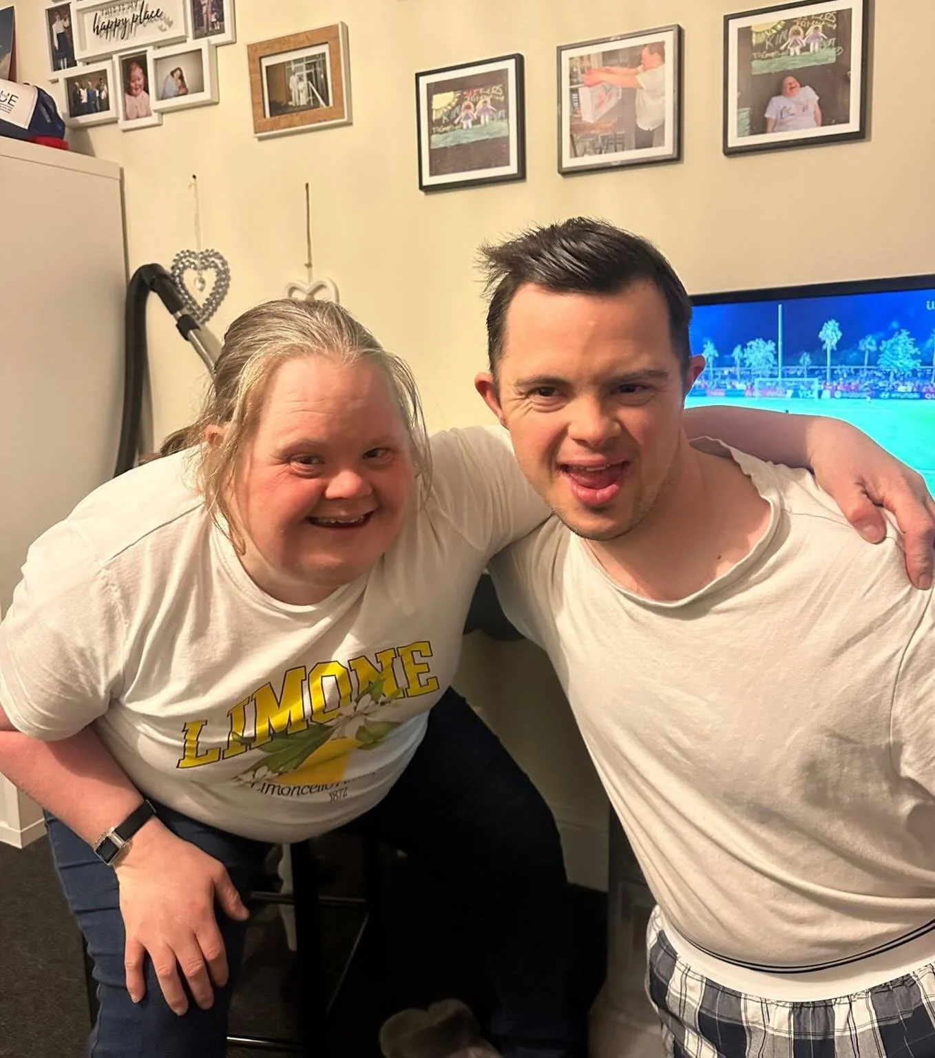 Best of friends🫶 #watchingsportstogether #friends #smile😊