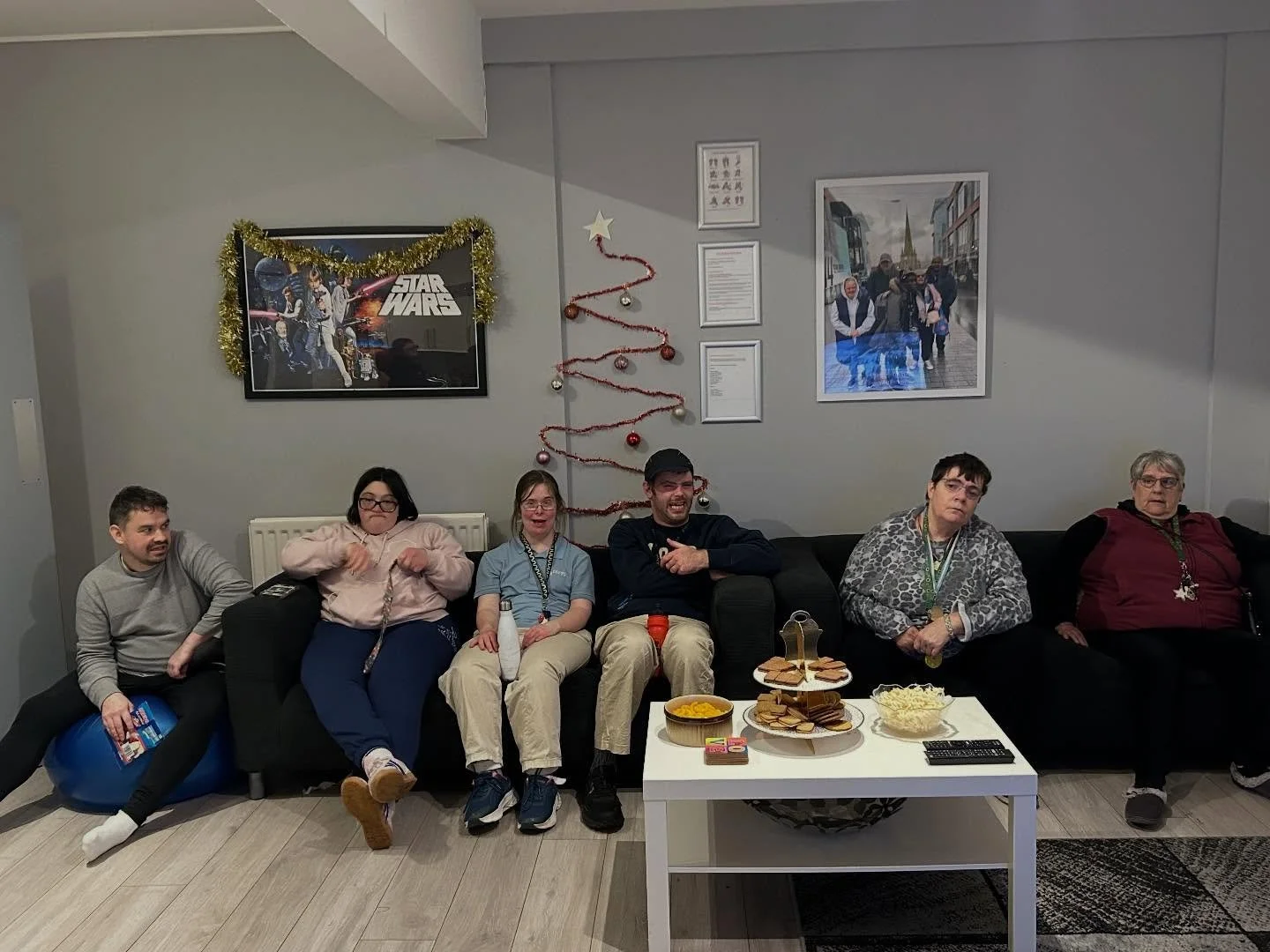 On the first day of Christmas, the vogue staff gifted us hot chocolate ,snacks and a cozy showing of the grinch. 🎄☕️💚such a fun way to kick off December Christmas season